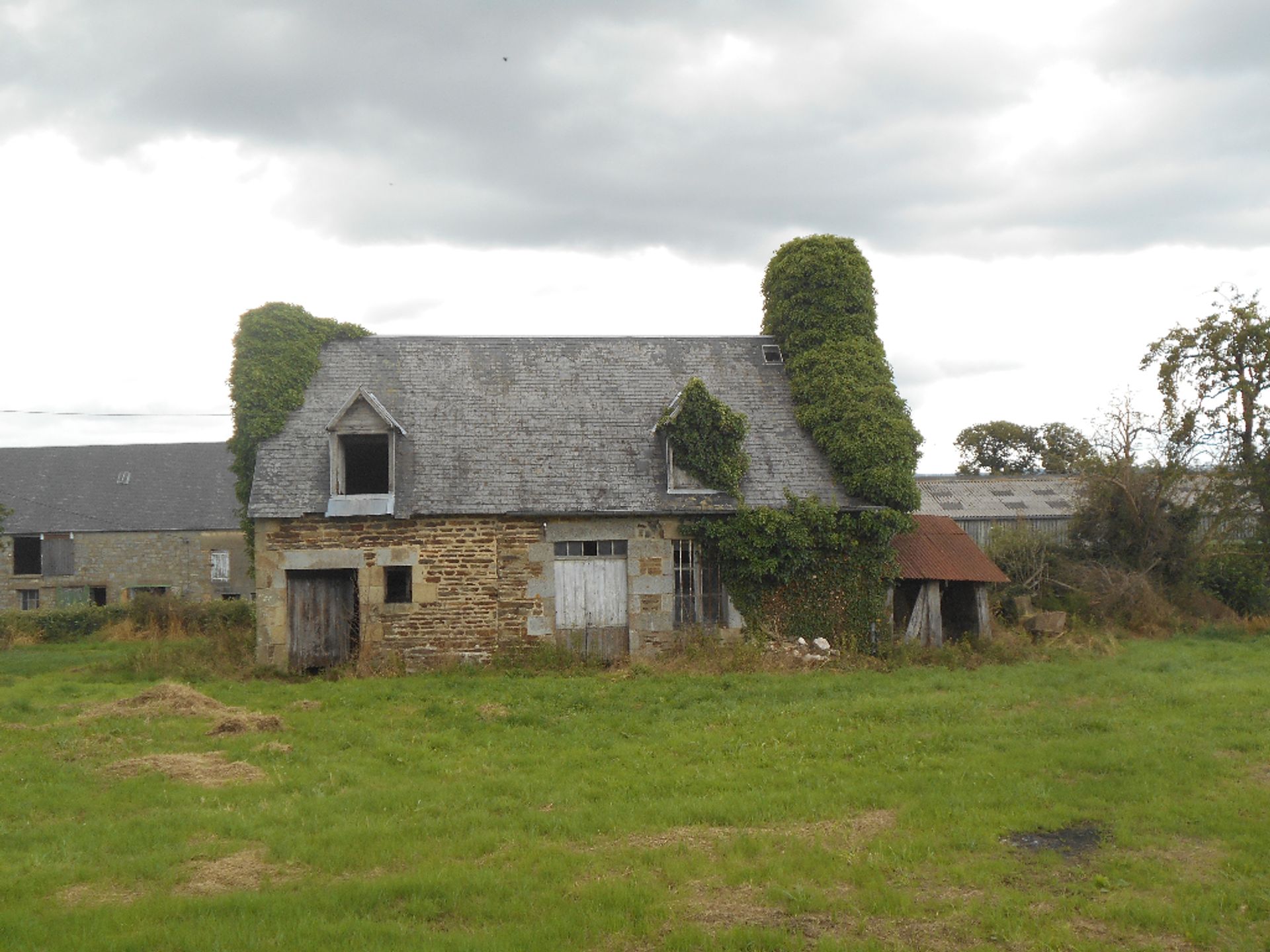 房子 在 Juvigny-le-Tertre, Basse-Normandie 10097480