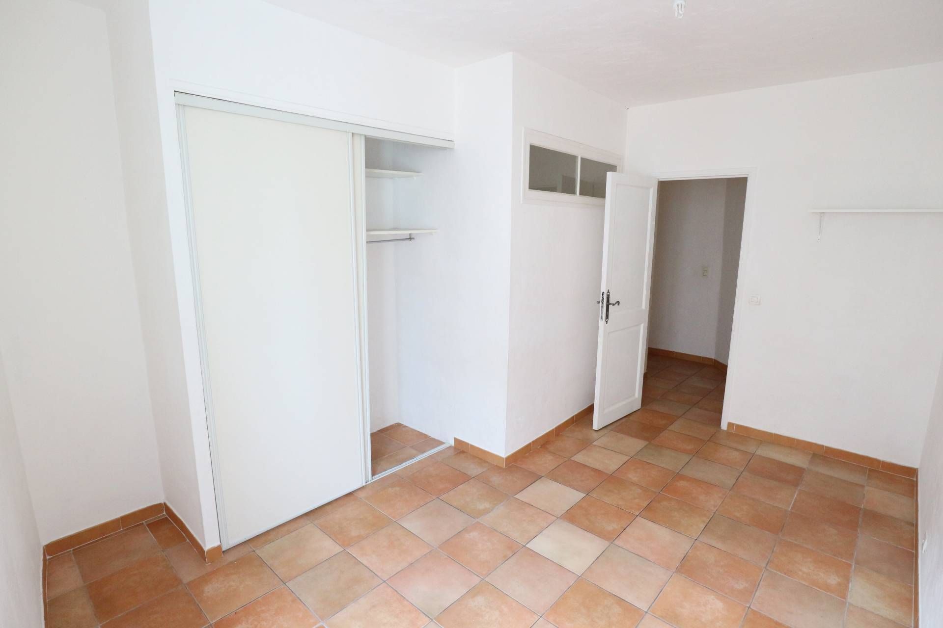 loger dans Roquebrune-sur-Argens, Provence-Alpes-Cote d'Azur 10097554