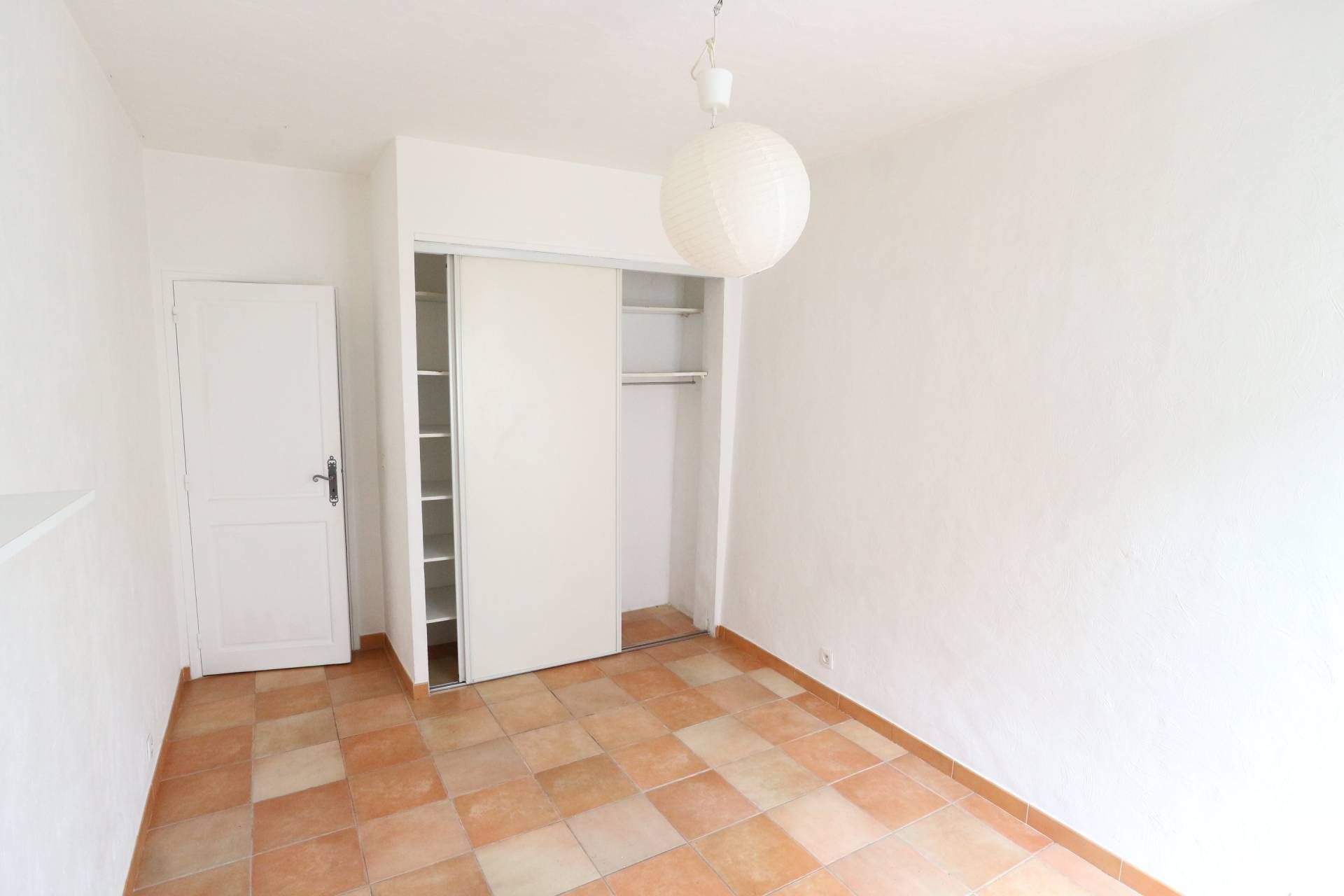 loger dans Roquebrune-sur-Argens, Provence-Alpes-Cote d'Azur 10097554