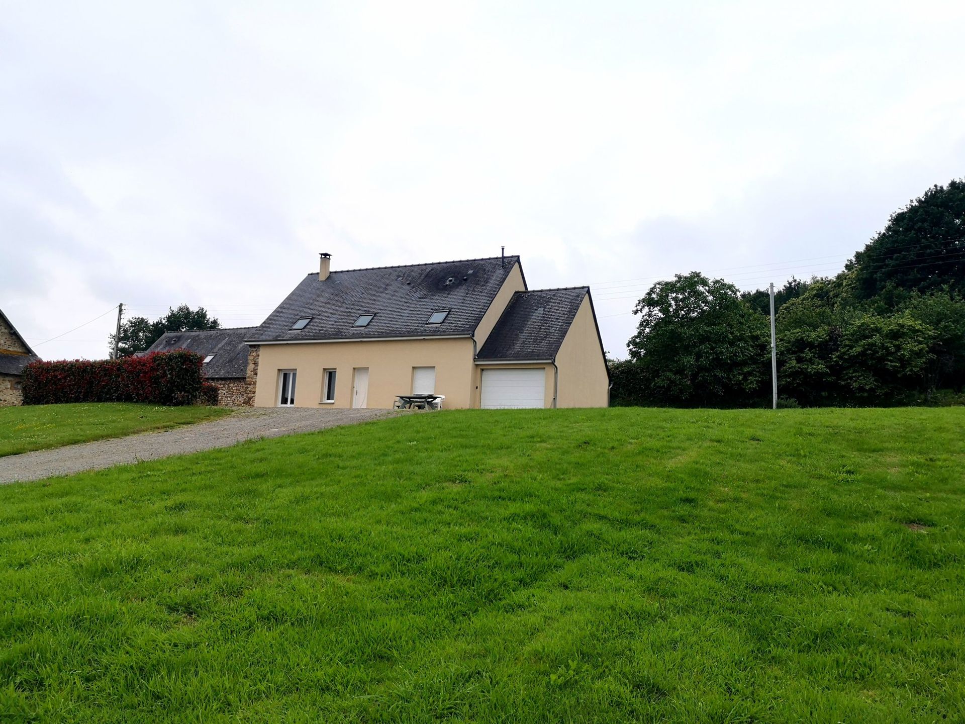 Talo sisään Chantrigne, Pays de la Loire 10097663