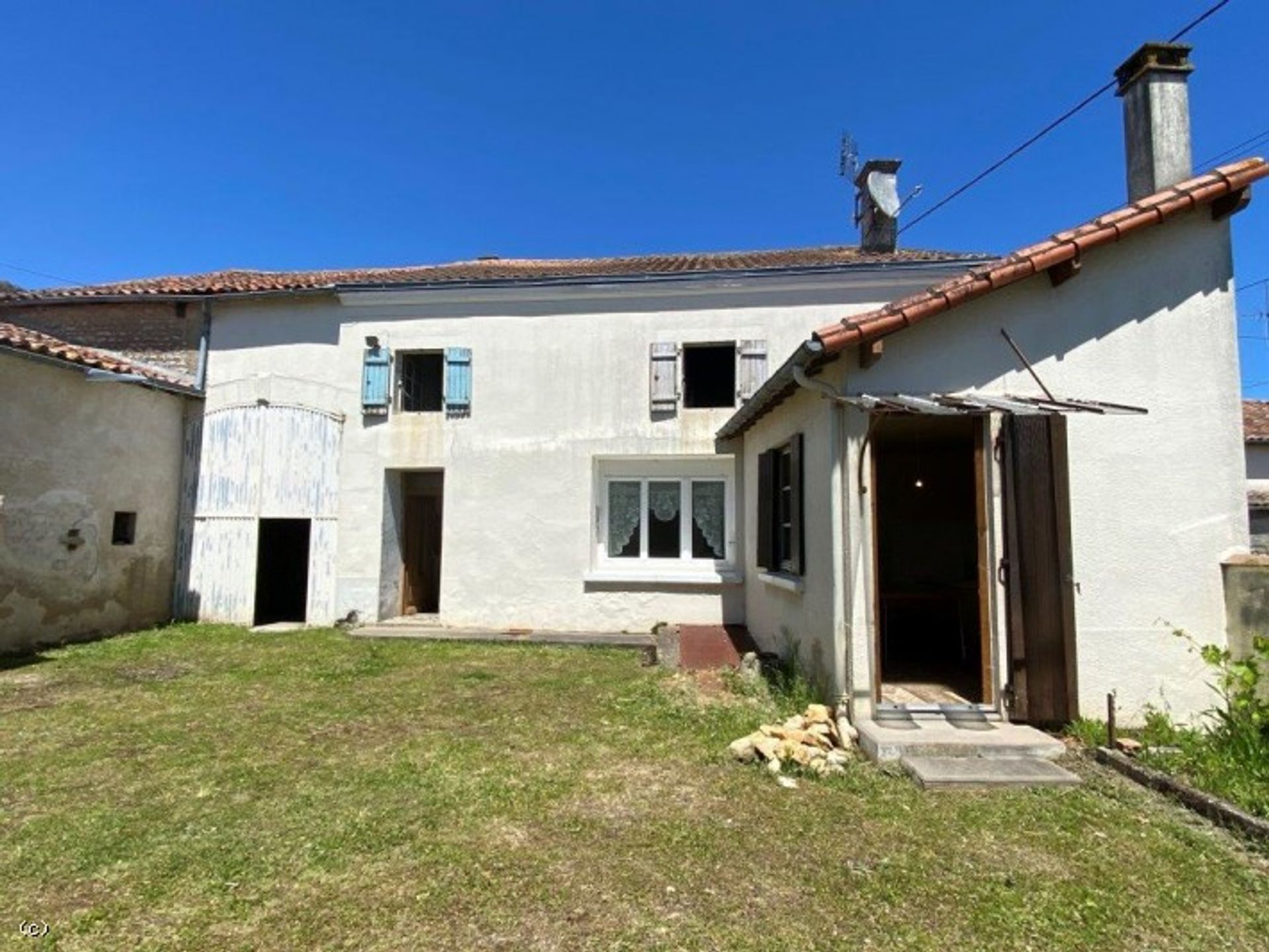 σπίτι σε Bioussac, Poitou-Charentes 10097823