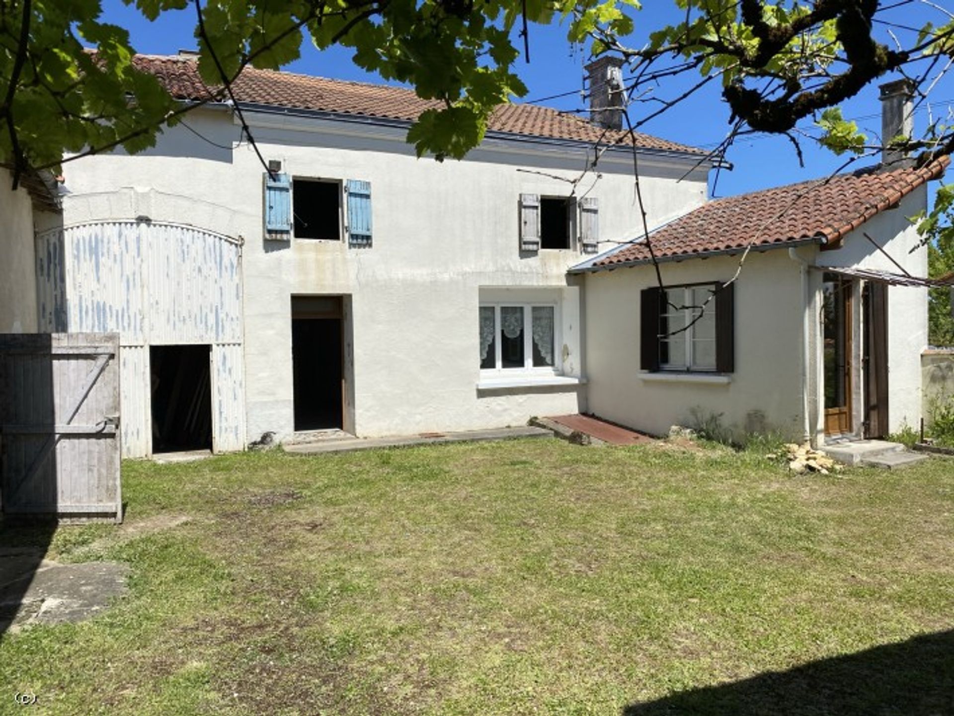 σπίτι σε Bioussac, Poitou-Charentes 10097823