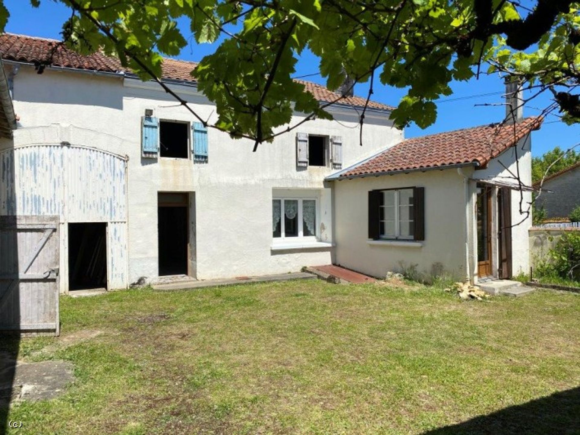 σπίτι σε Bioussac, Poitou-Charentes 10097823