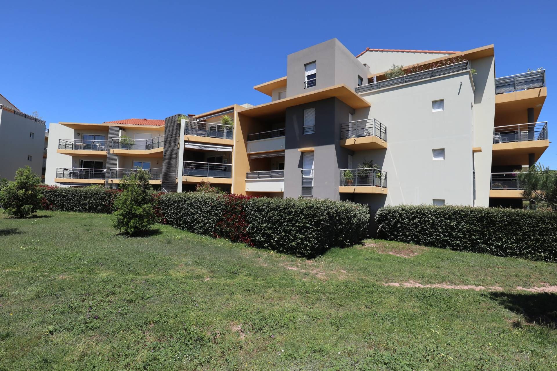 Osakehuoneisto sisään Frejus, Provence-Alpes-Cote d'Azur 10097857