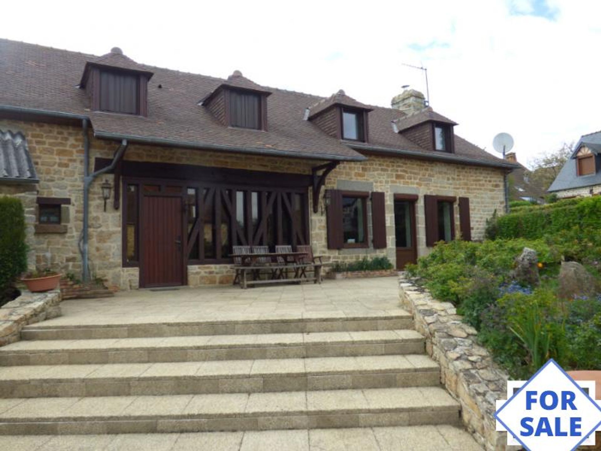 Huis in Saint-Cyr-en-Pail, Pays de la Loire 10097927