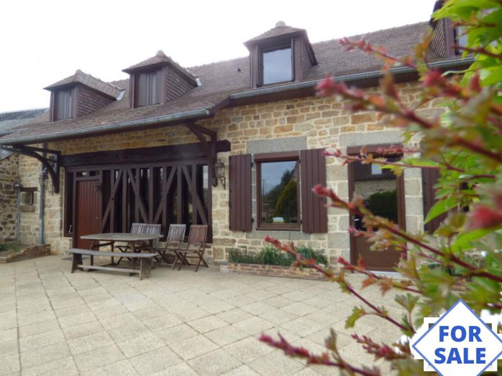 Huis in Saint-Cyr-en-Pail, Pays-de-la-Loire 10097927