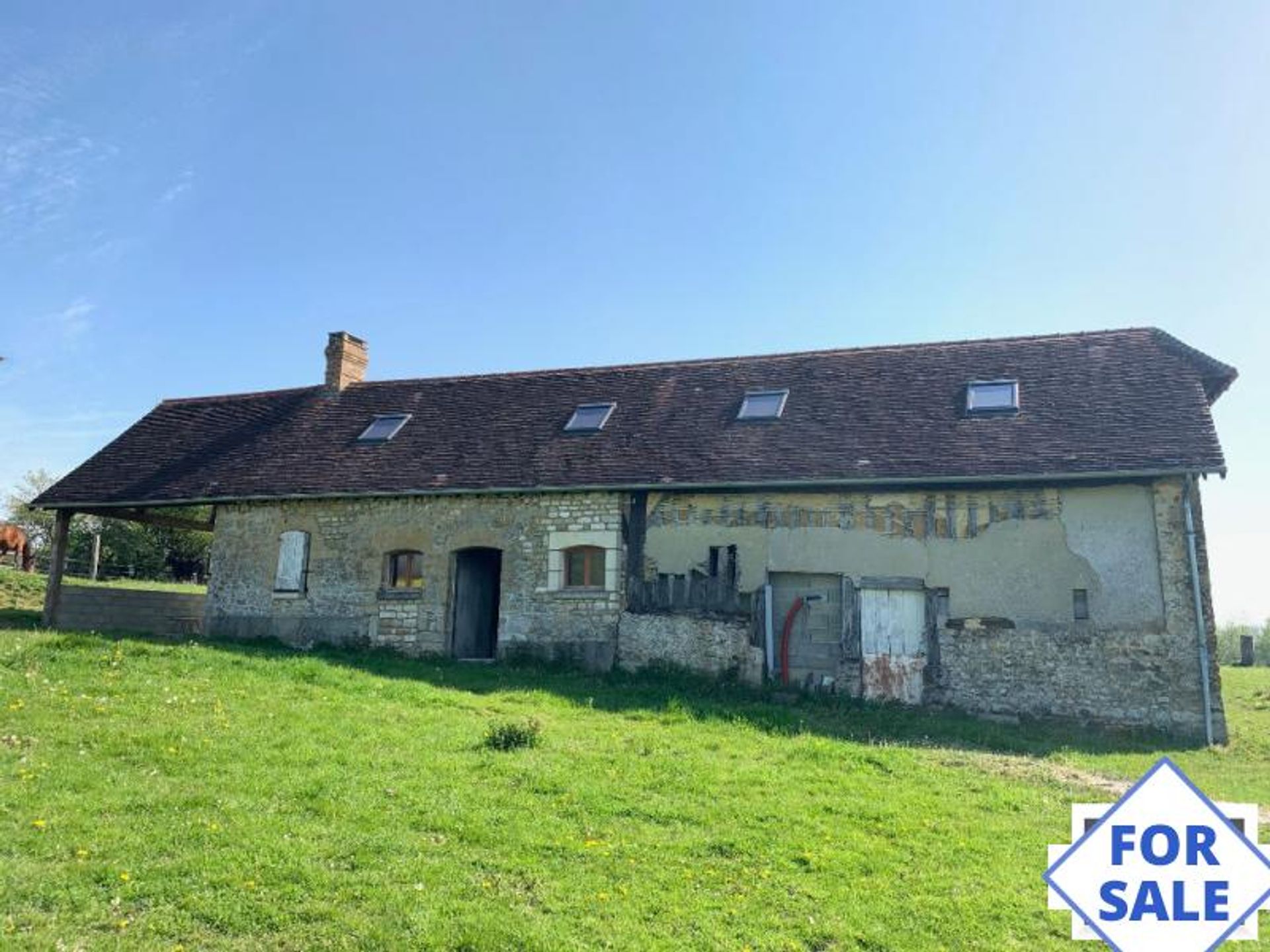 Casa nel Laleu, Normandie 10097959