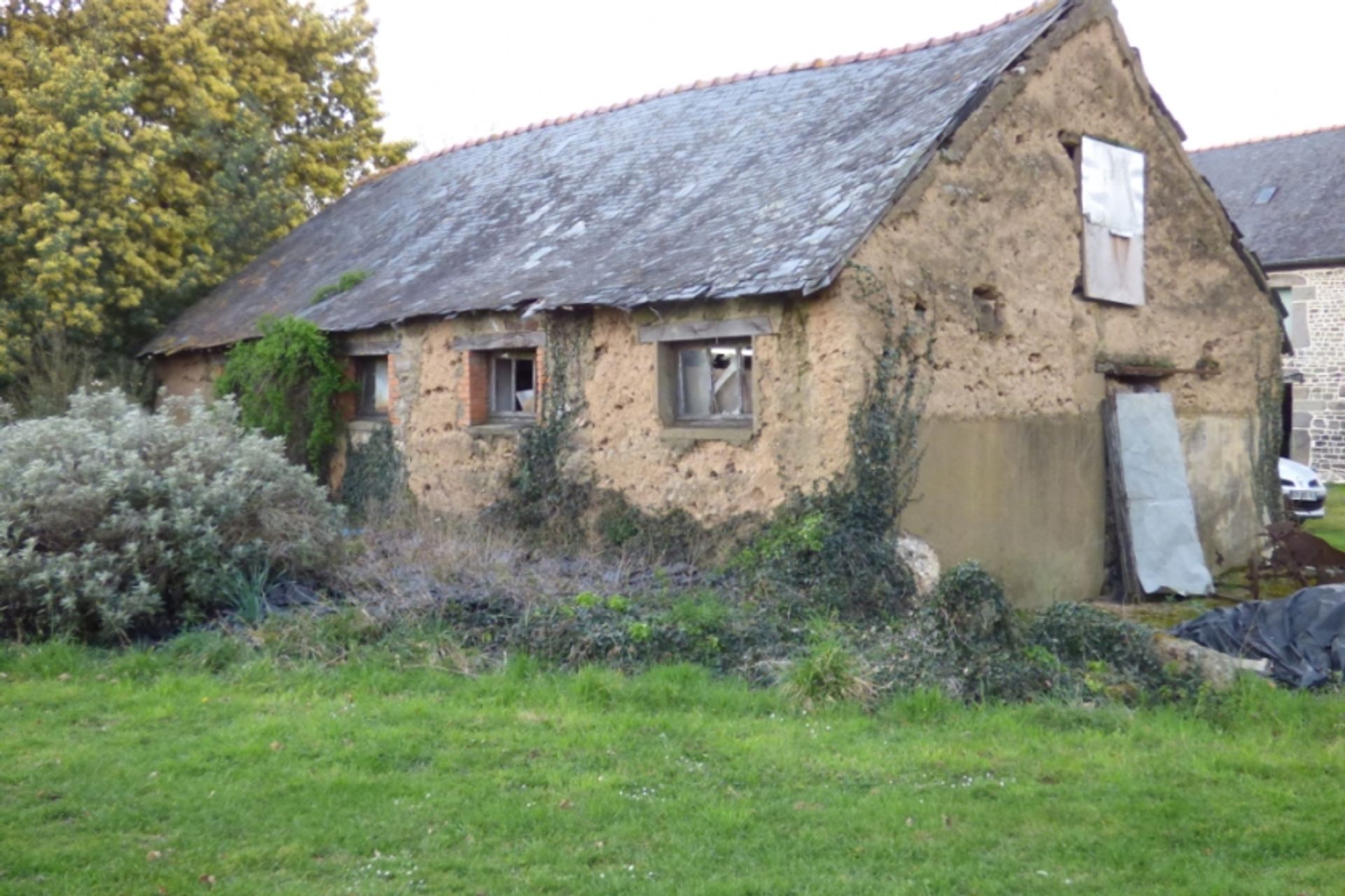 Hus i Mohon, Bretagne 10098002