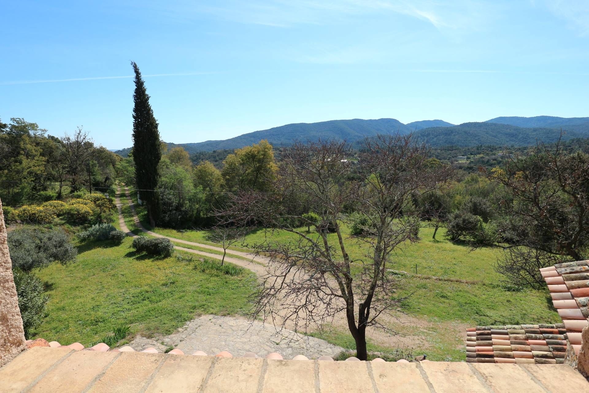 σπίτι σε Roquebrune-sur-Argens, Προβηγκία-Άλπεις-Κυανή Ακτή 10098006