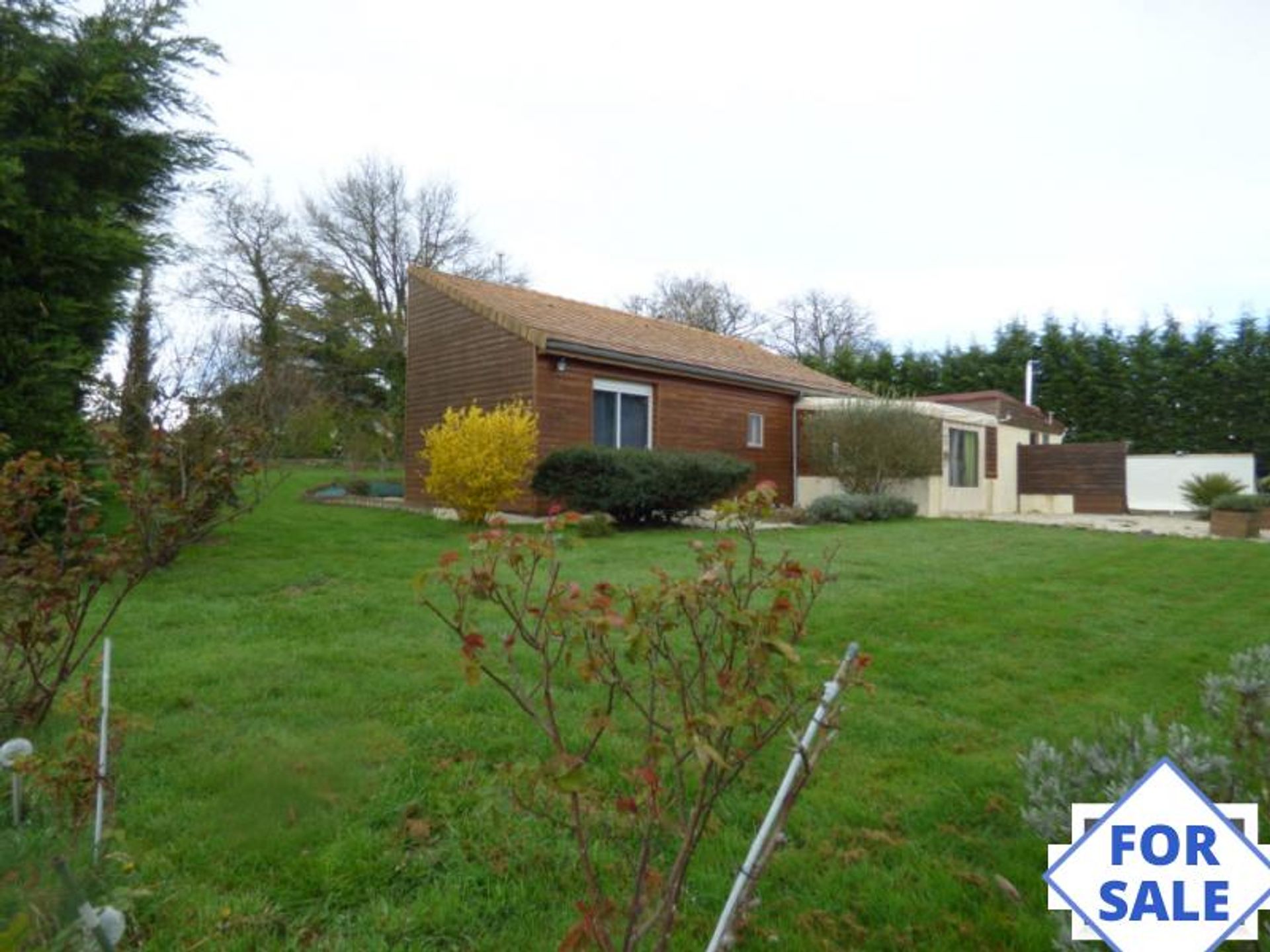 Huis in Saint-Cyr-en-Pail, Pays de la Loire 10098016