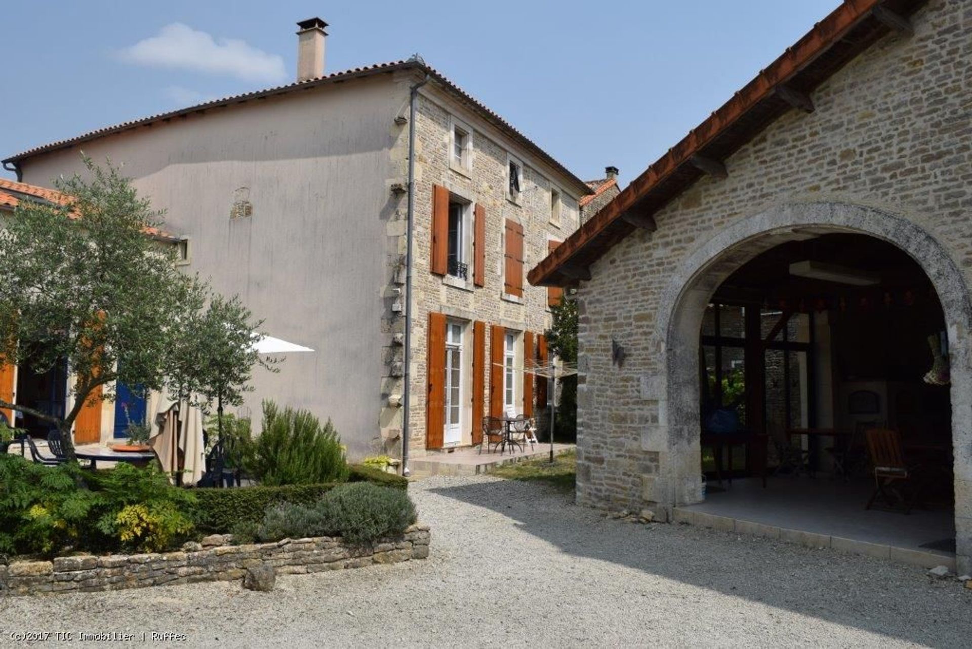 House in Chef-Boutonne, Poitou-Charentes 10098035