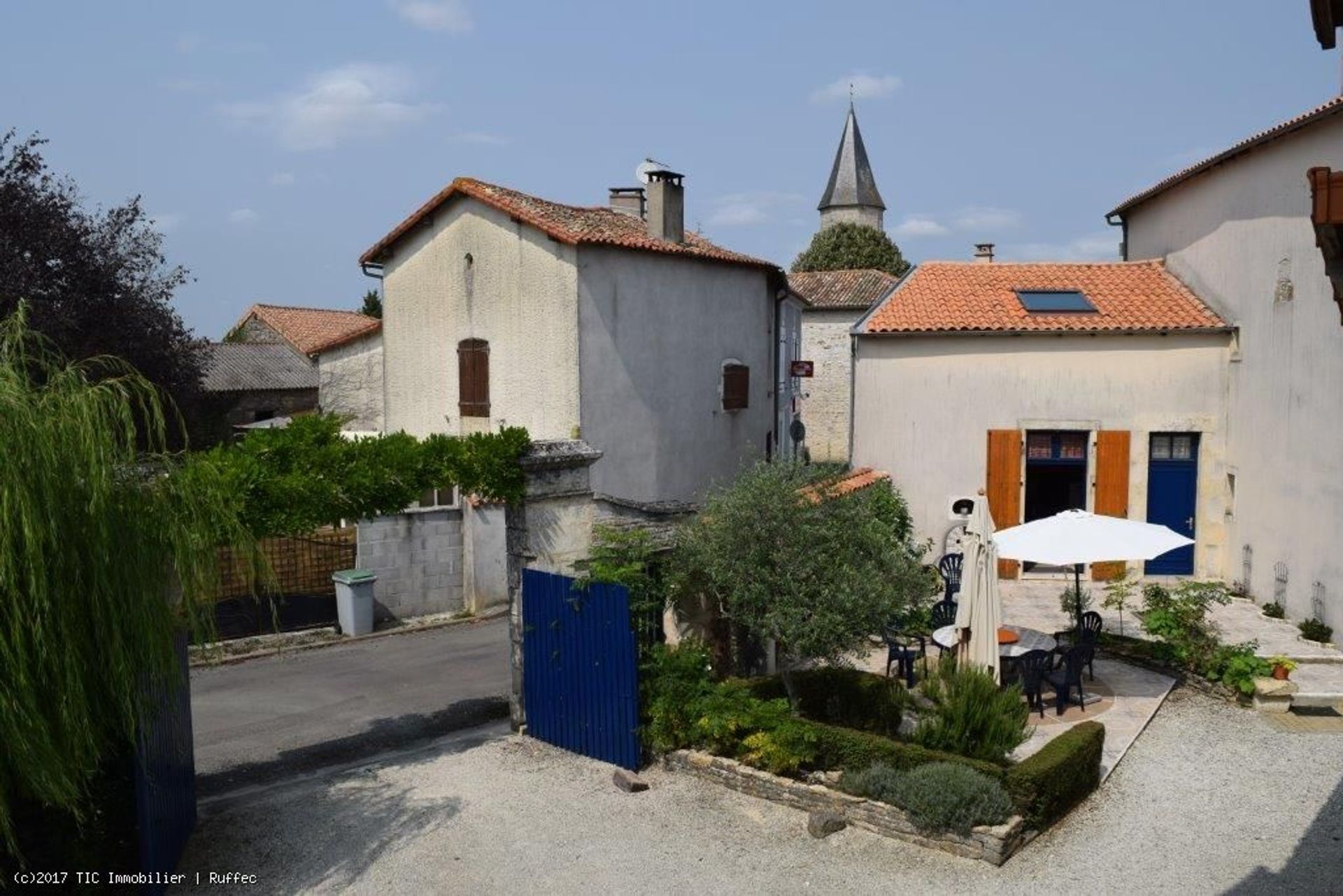 House in Chef-Boutonne, Poitou-Charentes 10098035