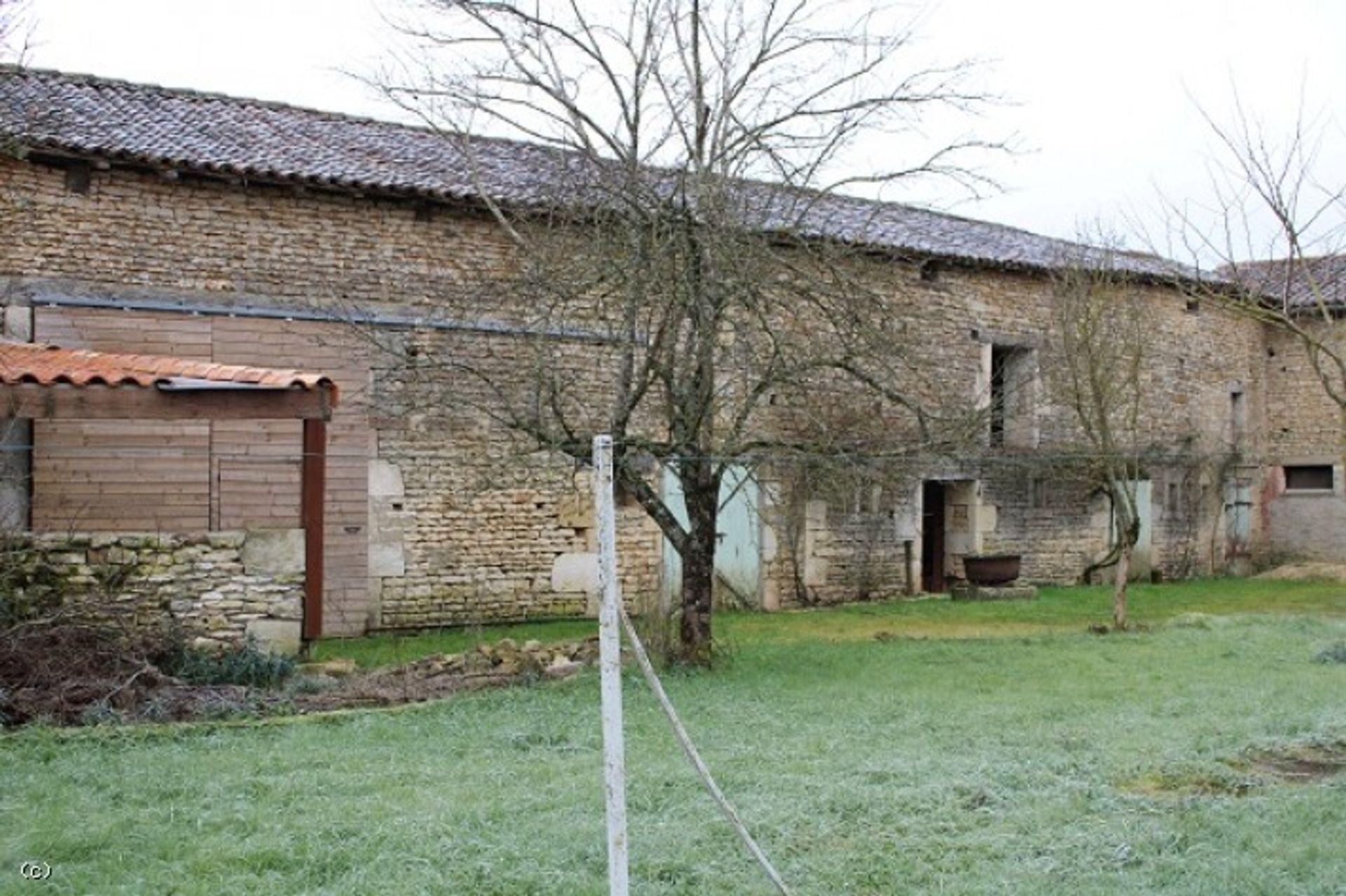 rumah dalam Lizant, Poitou-Charentes 10098081