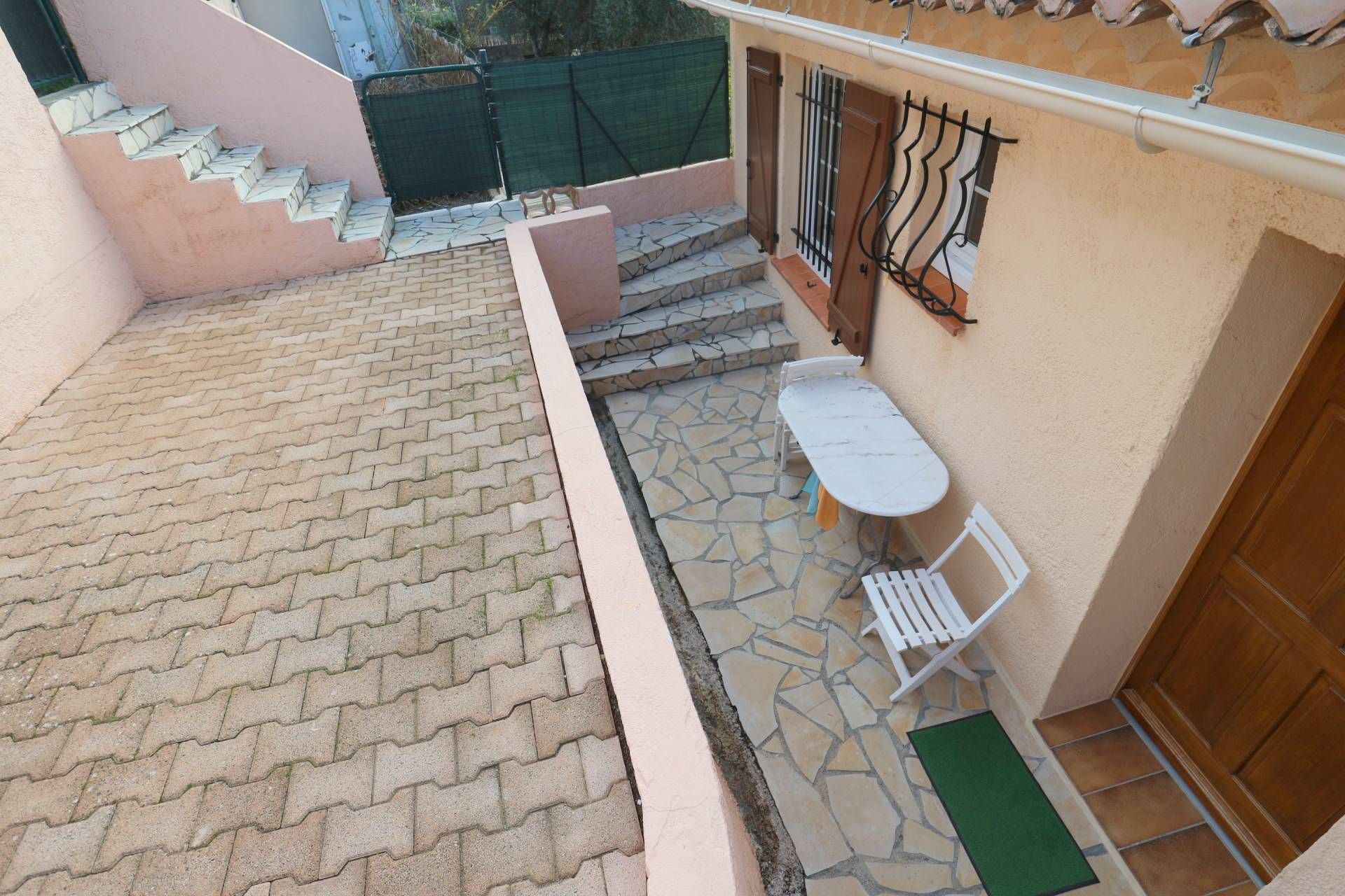 Hus i Roquebrune-sur-Argens, Provence-Alpes-Cote d'Azur 10098098