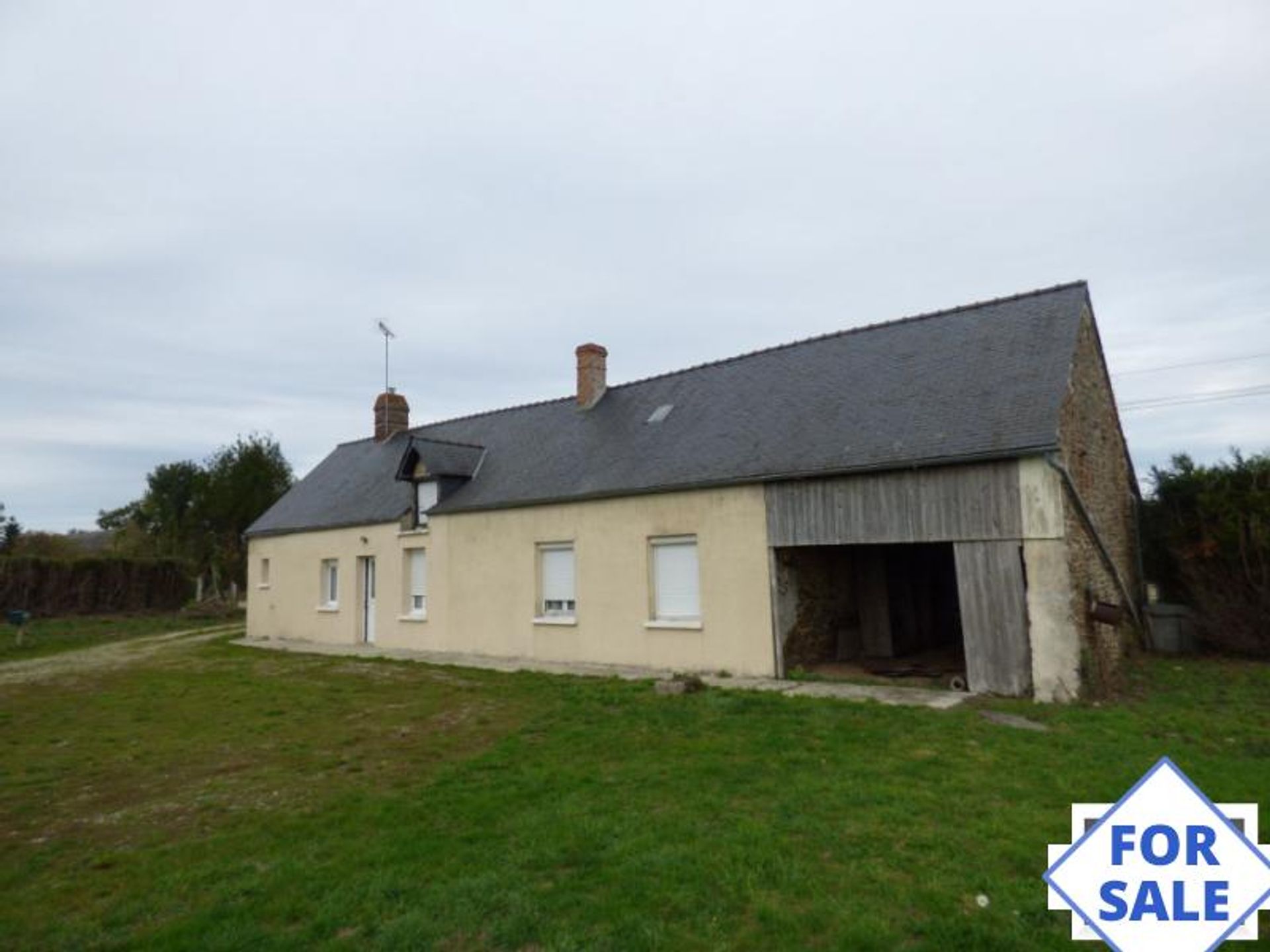 casa en Saint-Cyr-en-Pail, Pays-de-la-Loire 10098141