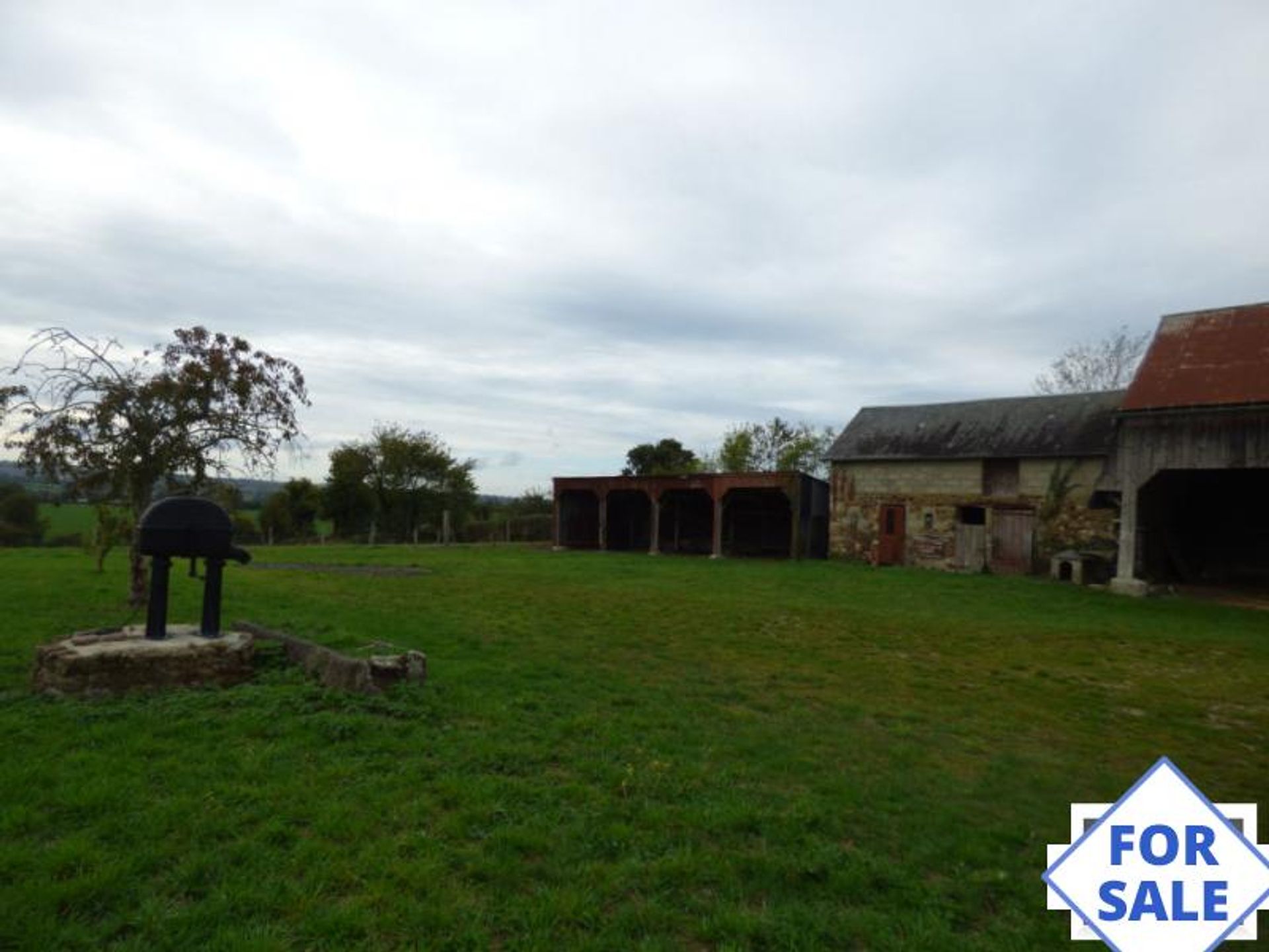 Haus im Saint-Cyr-en-Pail, Pays-de-la-Loire 10098141