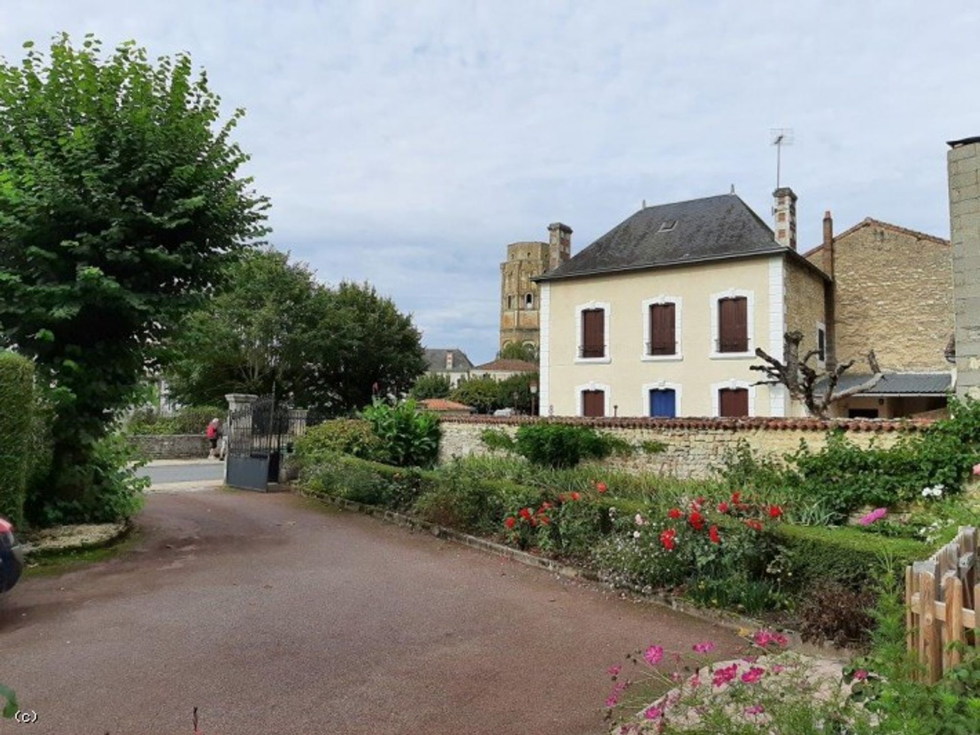 Dom w Charroux, Poitou-Charentes 10098166