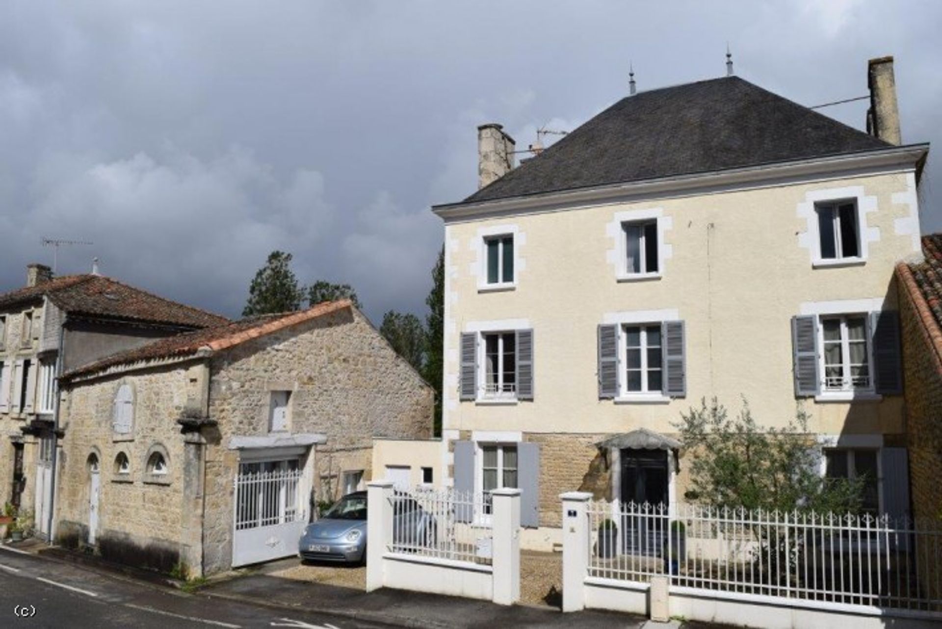 بيت في Chef-Boutonne, Poitou-Charentes 10098207