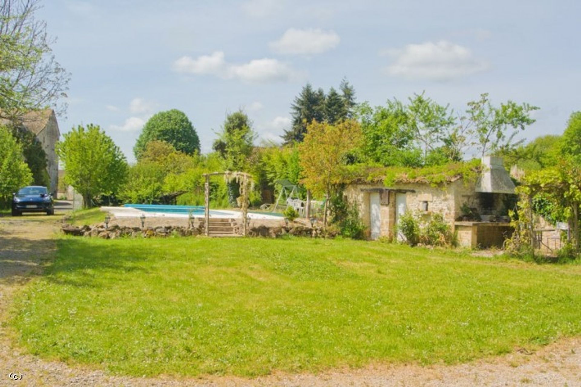 Rumah di Villefagnan, Poitou-Charentes 10098209