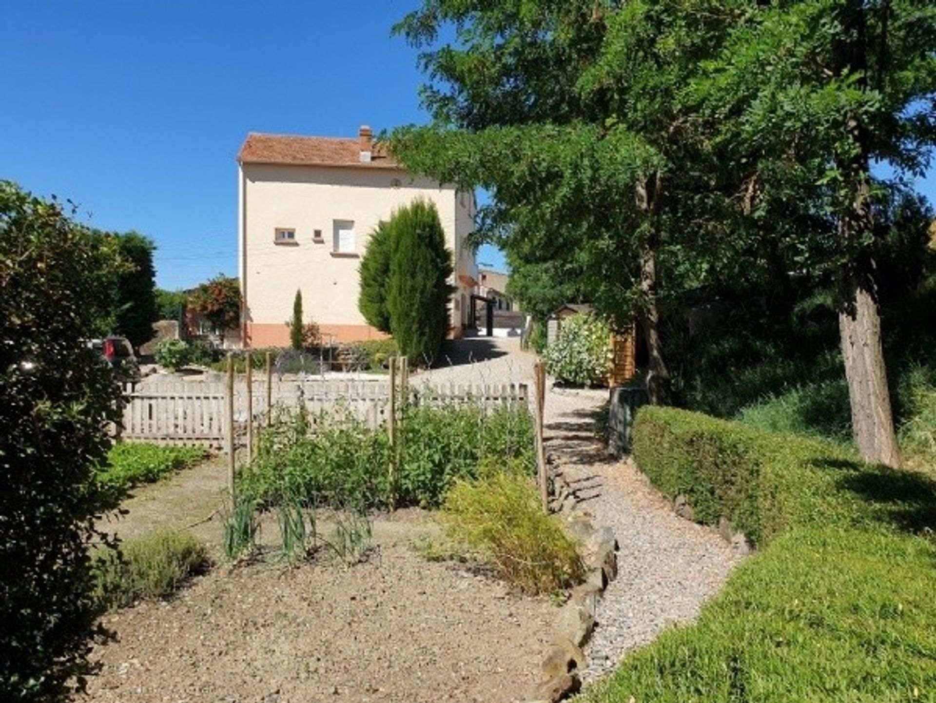 Condominium in Abeilhan, Occitanie 10098212