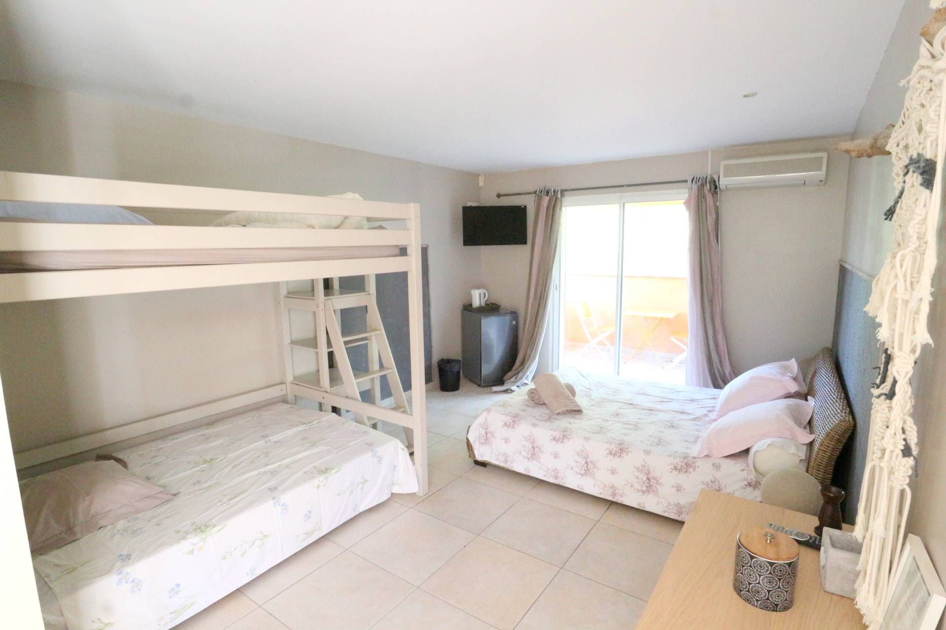 בַּיִת ב Roquebrune-sur-Argens, Provence-Alpes-Cote d'Azur 10098224