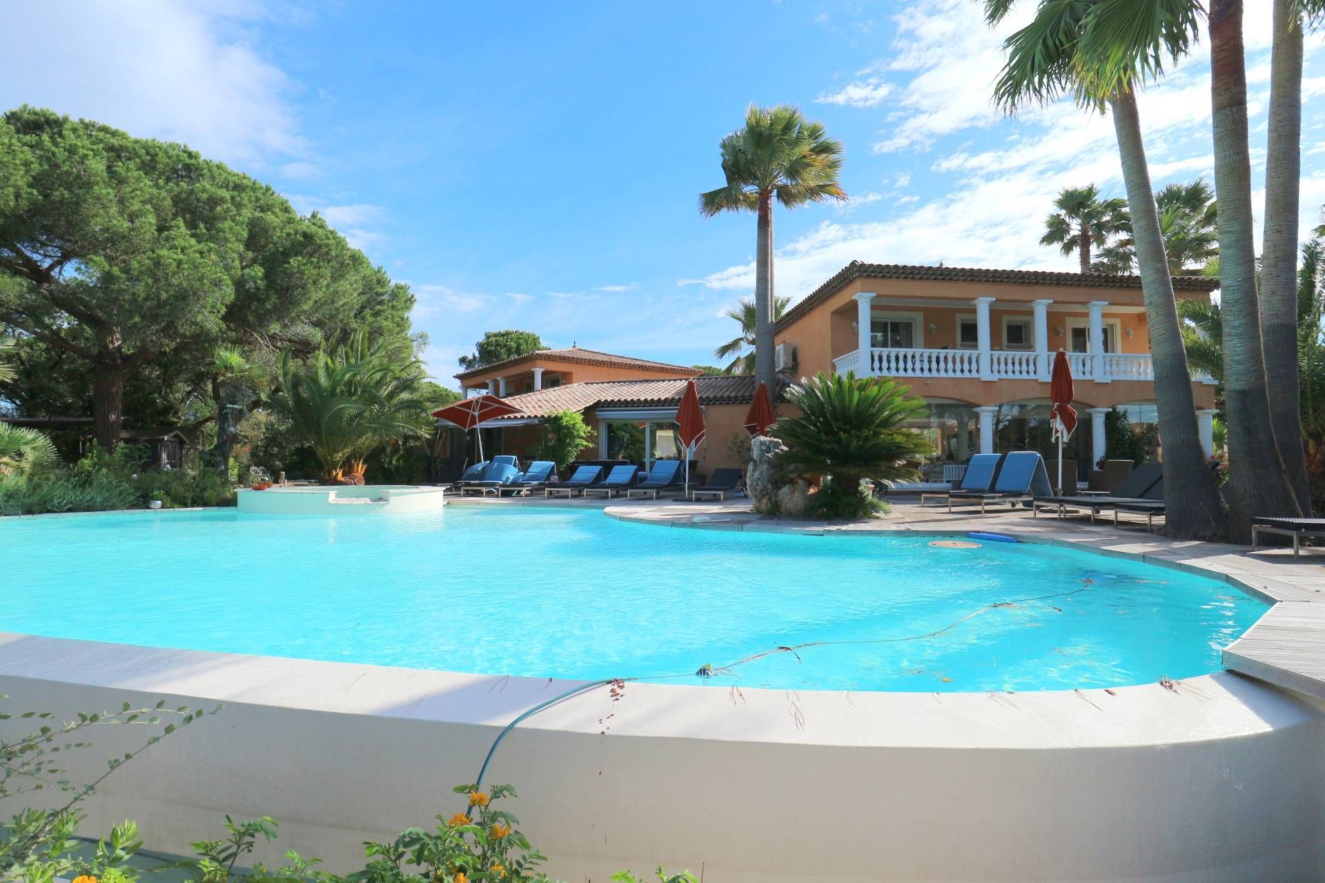 σπίτι σε Roquebrune-sur-Argens, Provence-Alpes-Cote d'Azur 10098224