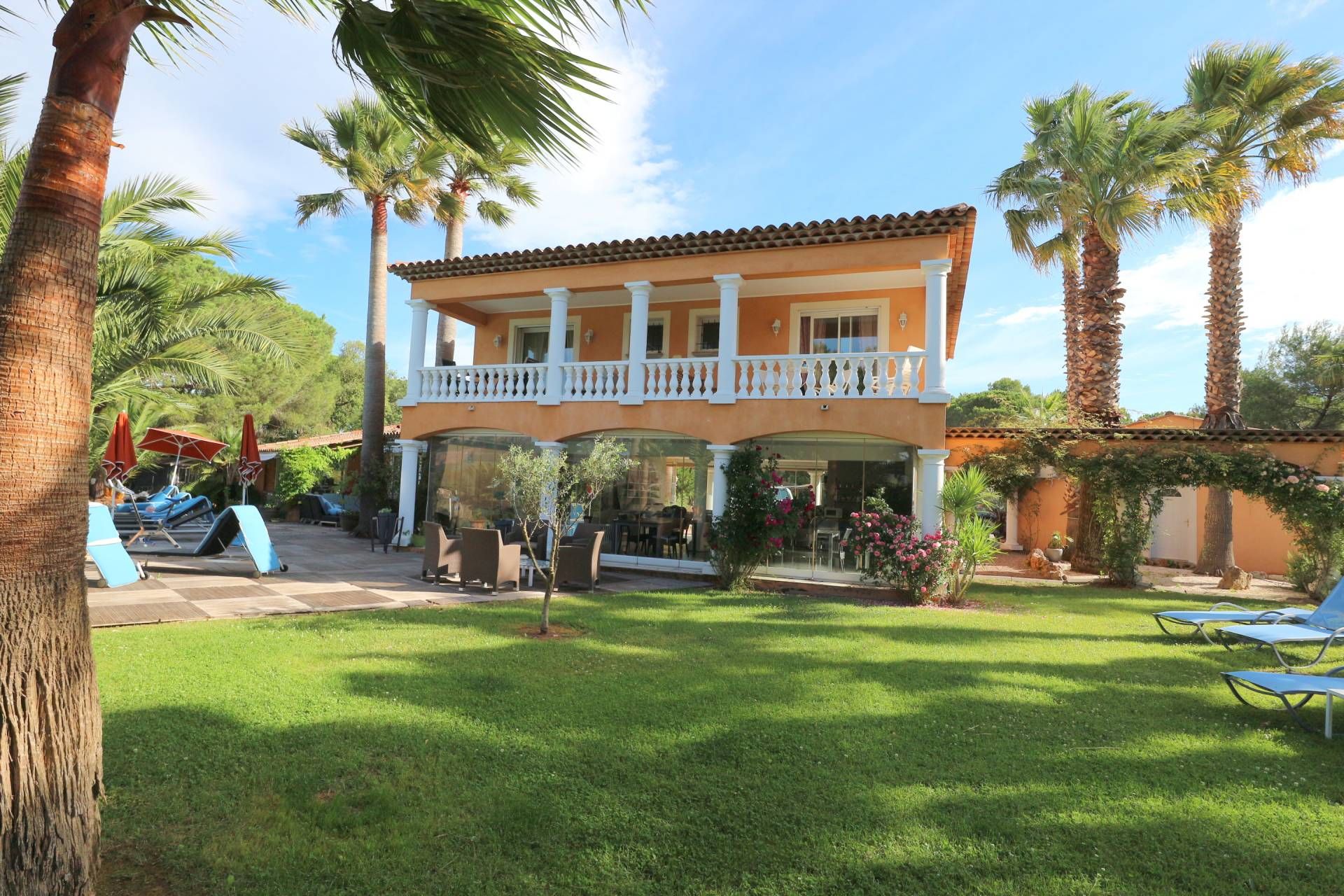 House in Roquebrune-sur-Argens, Provence-Alpes-Cote d'Azur 10098224