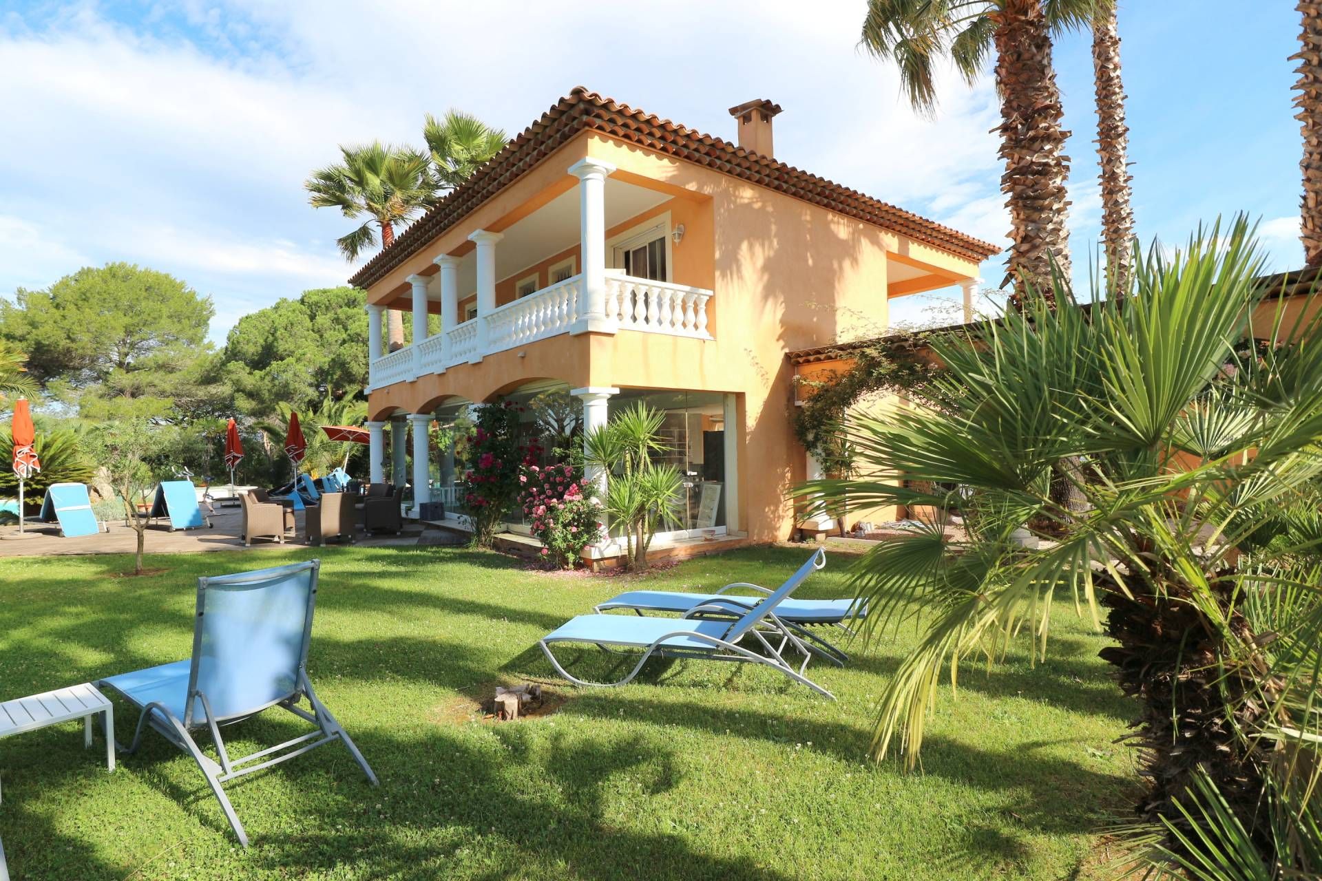 casa en Roquebrune-sur-Argens, Provence-Alpes-Cote d'Azur 10098224