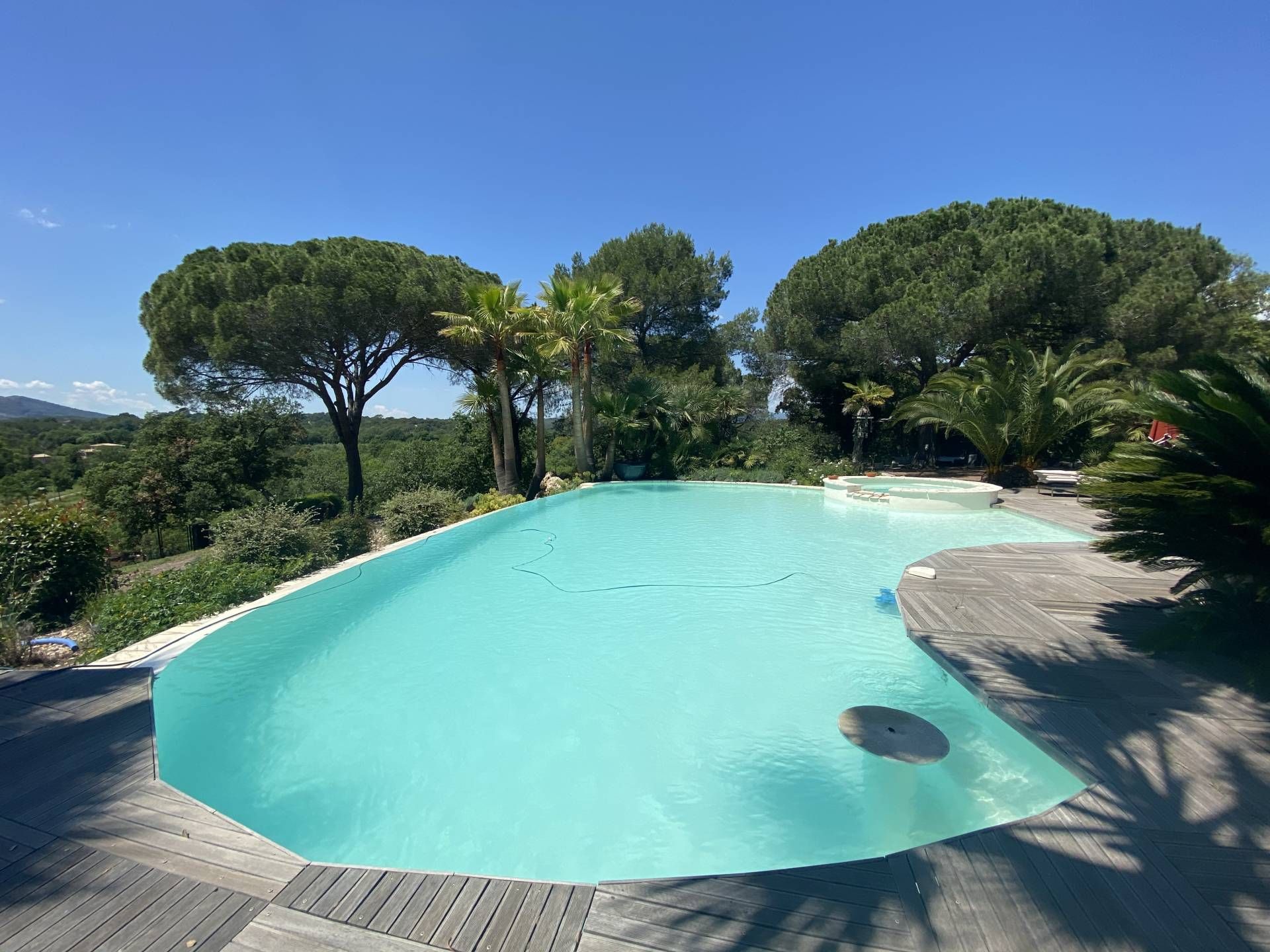 بيت في Roquebrune-sur-Argens, Provence-Alpes-Cote d'Azur 10098224