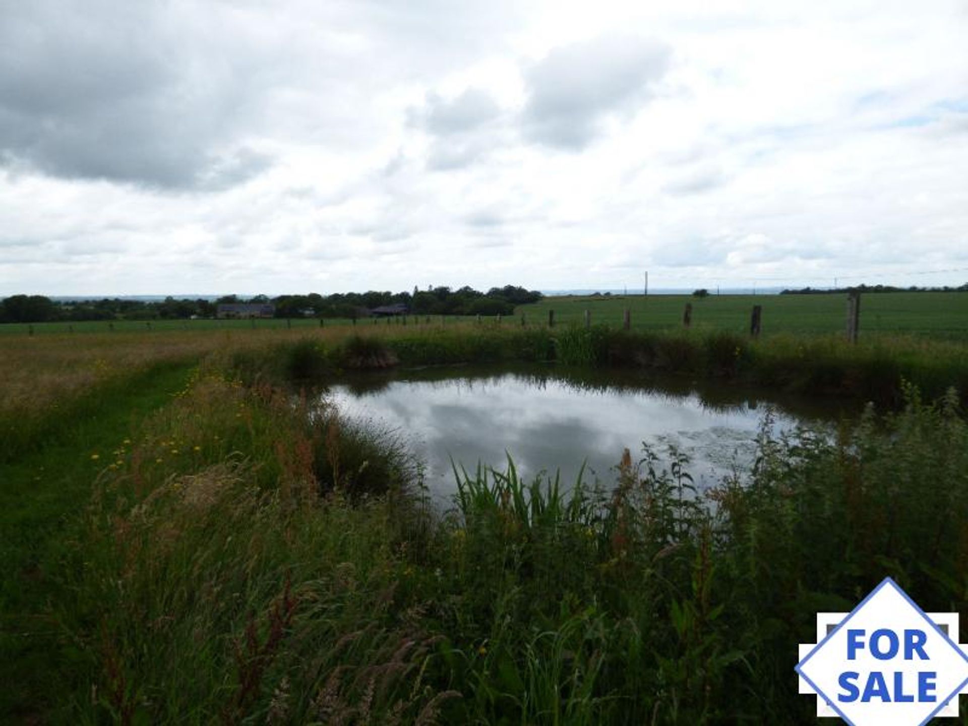 жилой дом в Saint-Cyr-en-Pail, Pays de la Loire 10098253