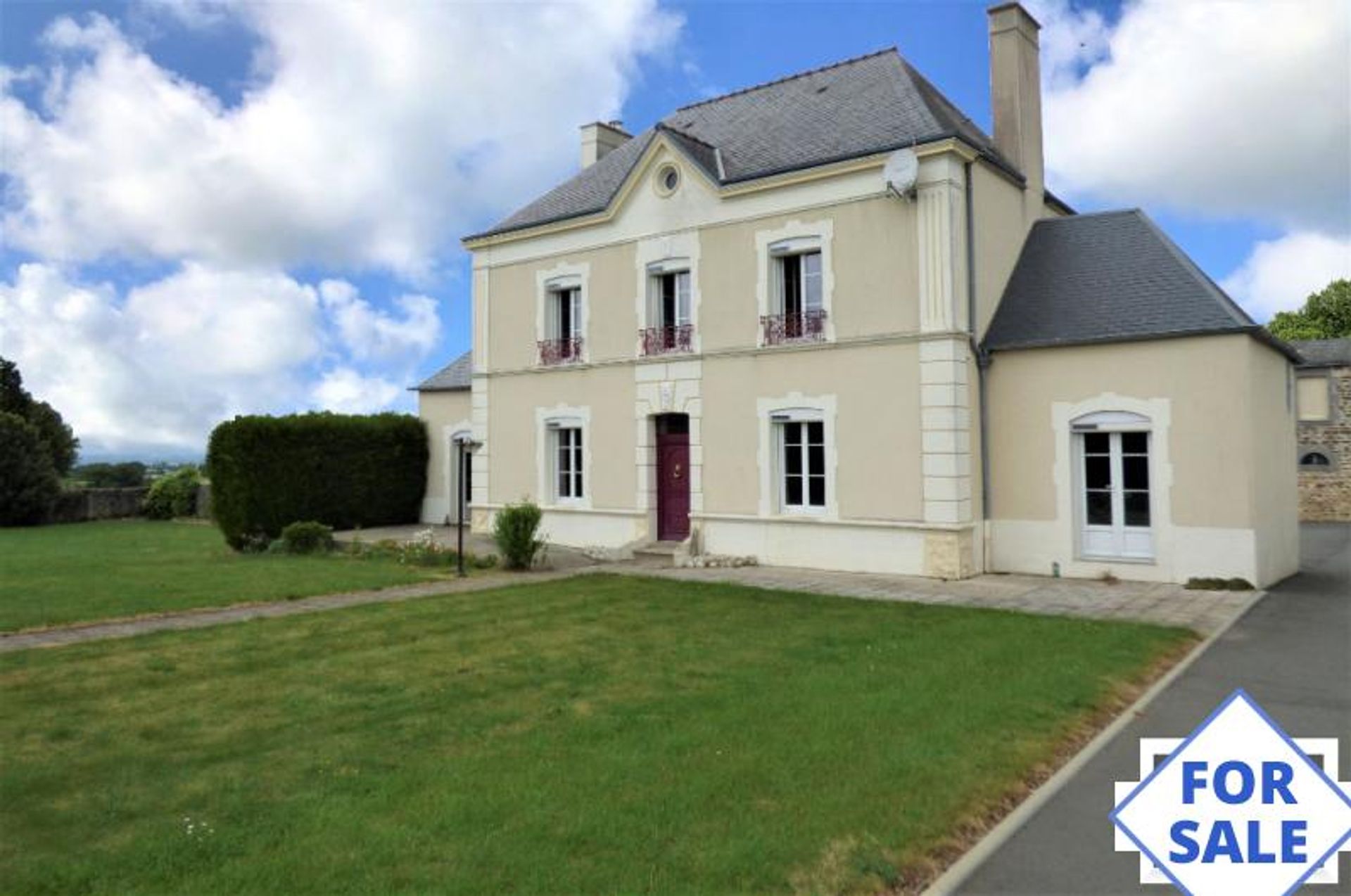 Haus im Saint-Cyr-en-Pail, Pays-de-la-Loire 10098253