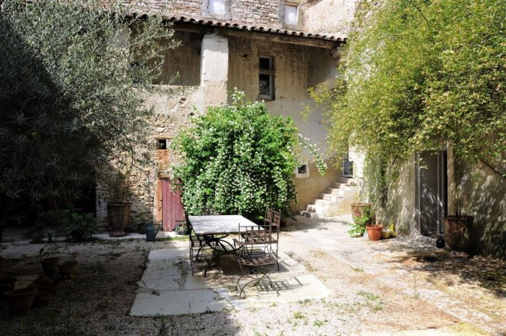 House in Uzes, Languedoc-Roussillon 10098278