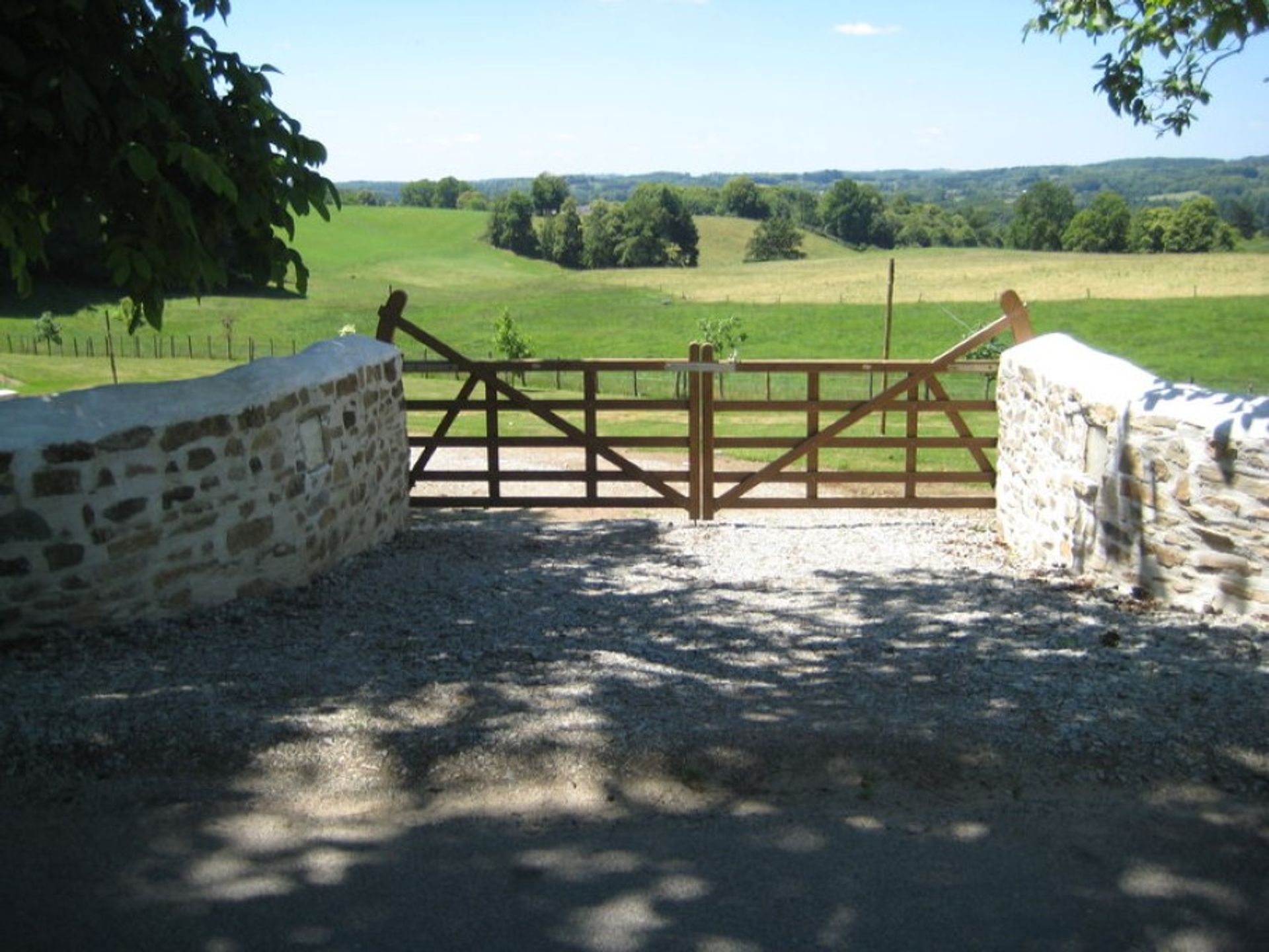 casa en Chamberet, Nouvelle-Aquitaine 10098291