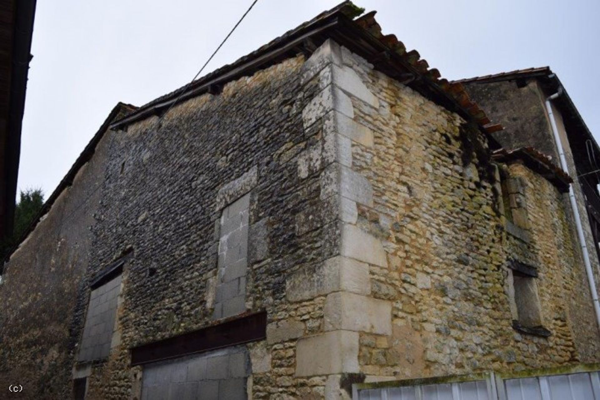 Hus i Ruffec, Poitou-Charentes 10098295