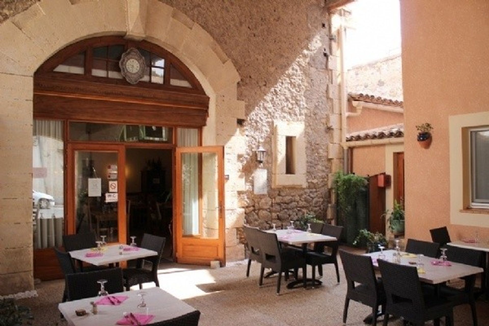 عمارات في Pezenas, Languedoc-Roussillon 10098312