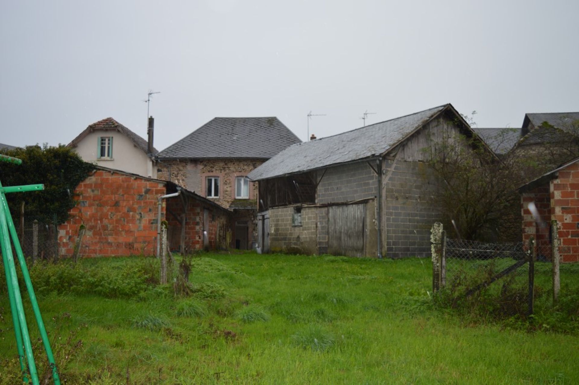 Talo sisään La Porcherie, Limousin 10098368