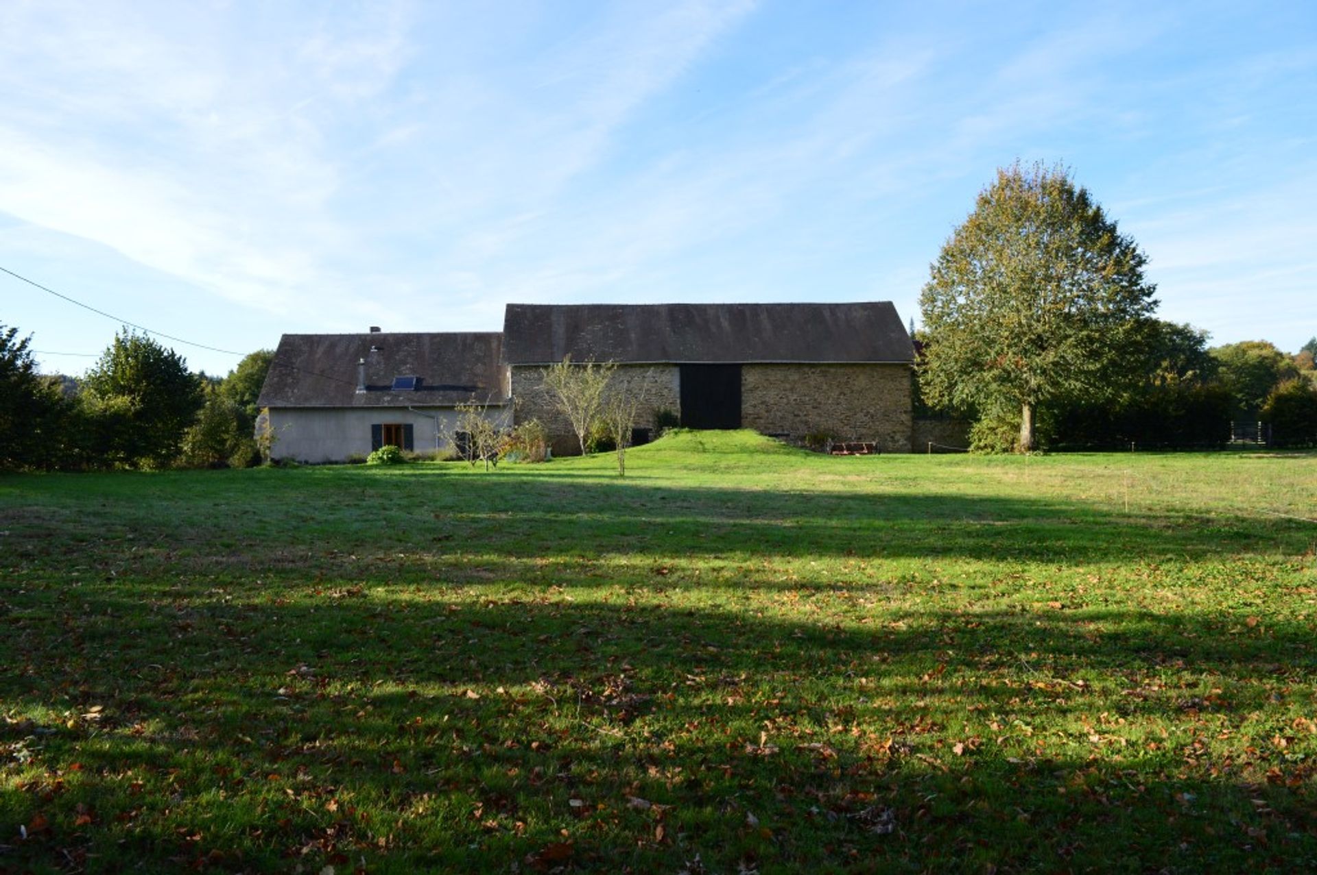 Будинок в La Croisille-sur-Briance, Nouvelle-Aquitaine 10098379