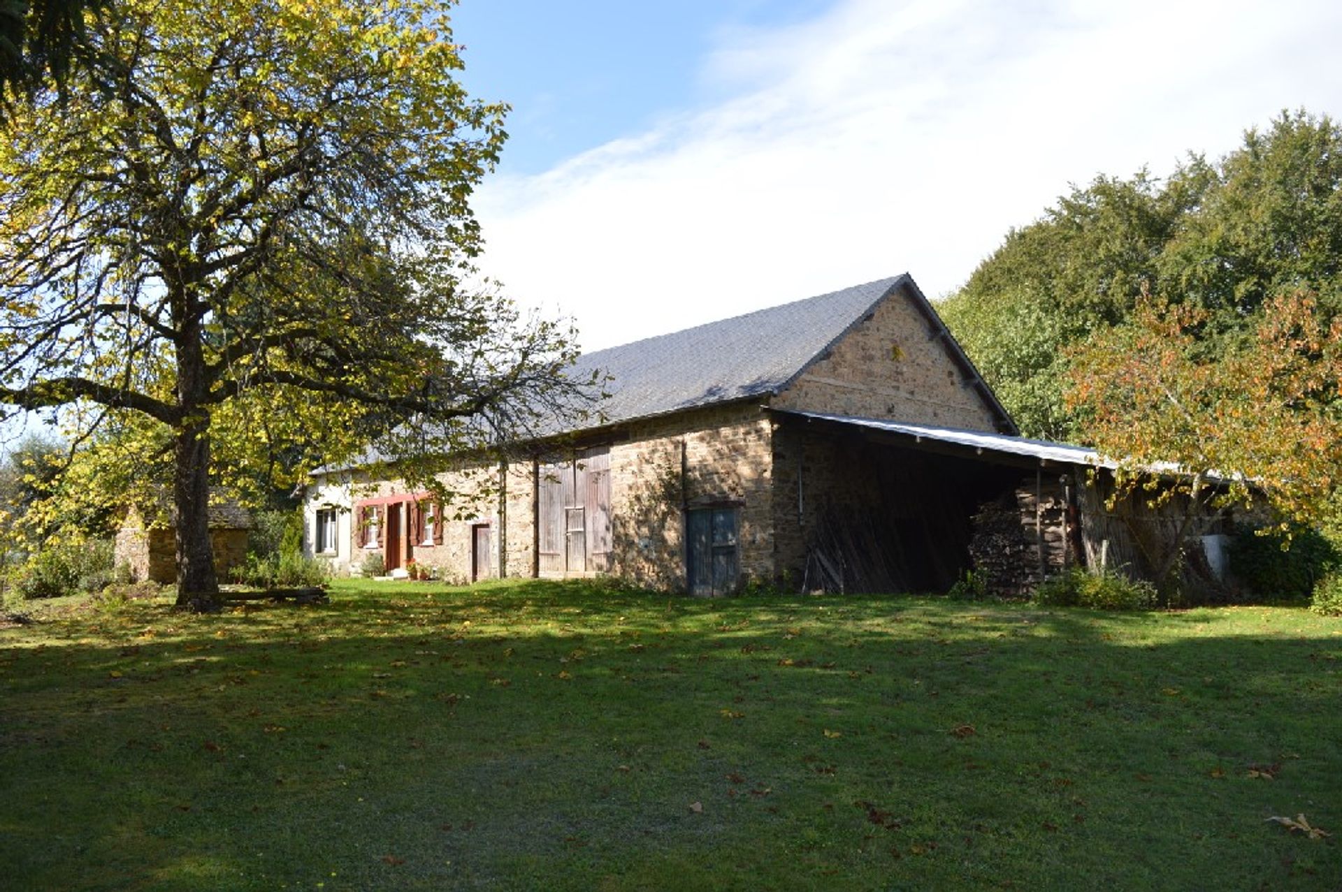 بيت في La Croisille-sur-Briance, Limousin 10098384