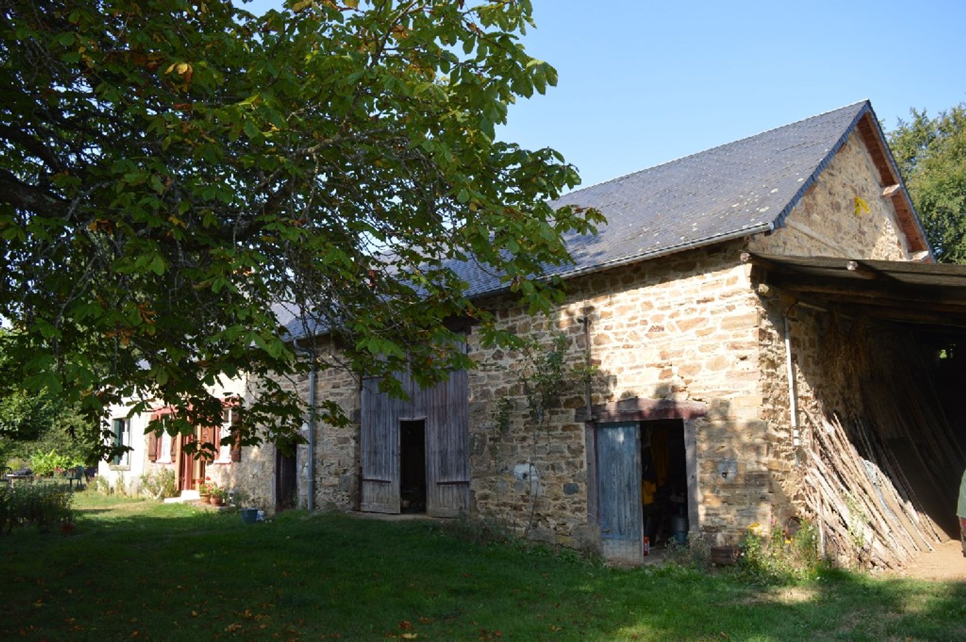 بيت في La Croisille-sur-Briance, Nouvelle-Aquitaine 10098384