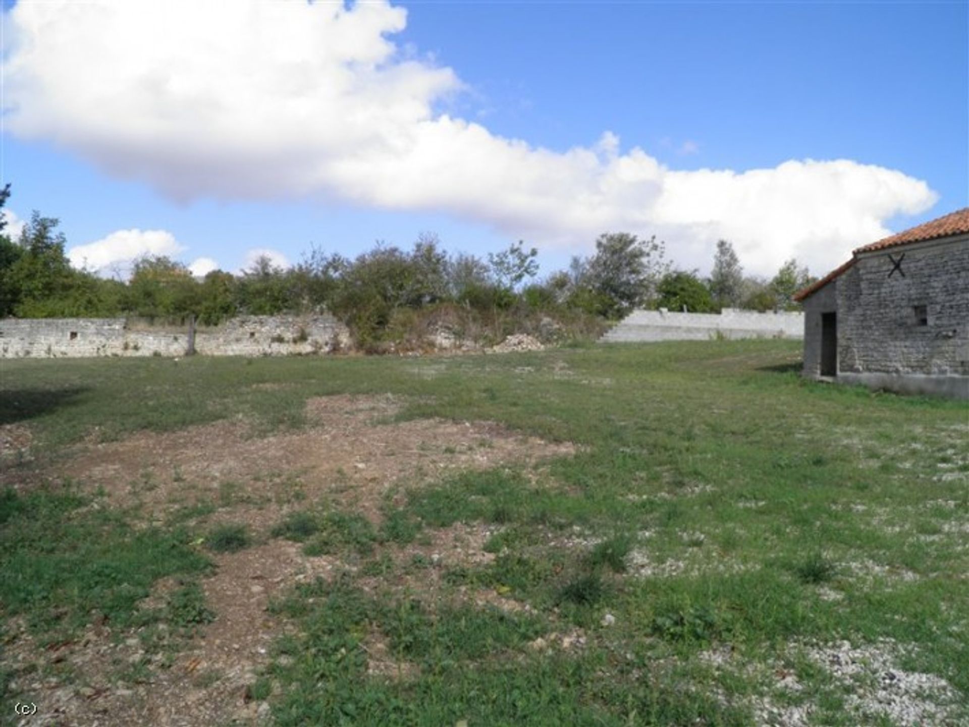 Otro en Villefagnan France, Poitou-Charentes 10098391