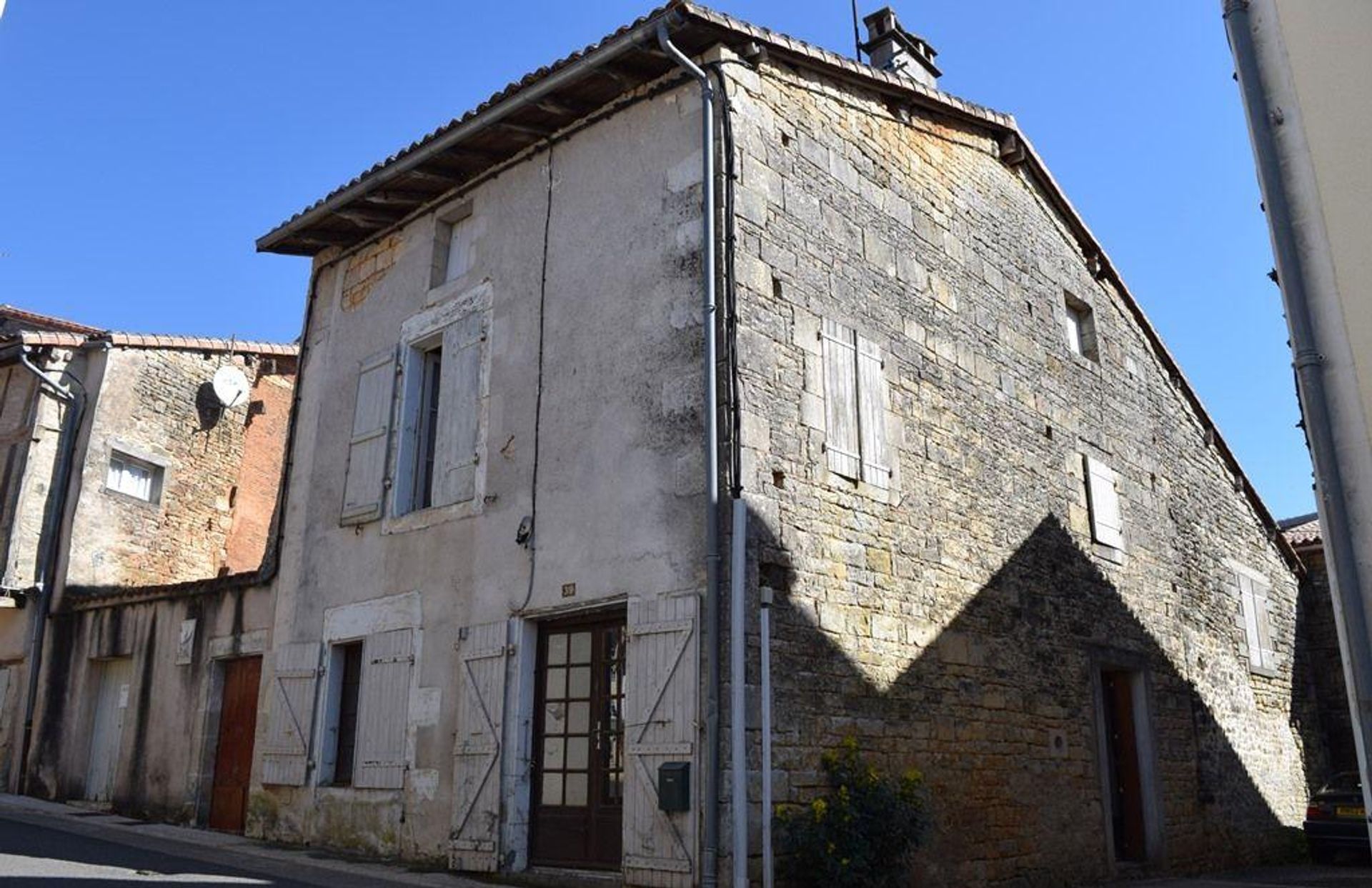 casa no Nanteuil-en-Vallee, Poitou-Charentes 10098400