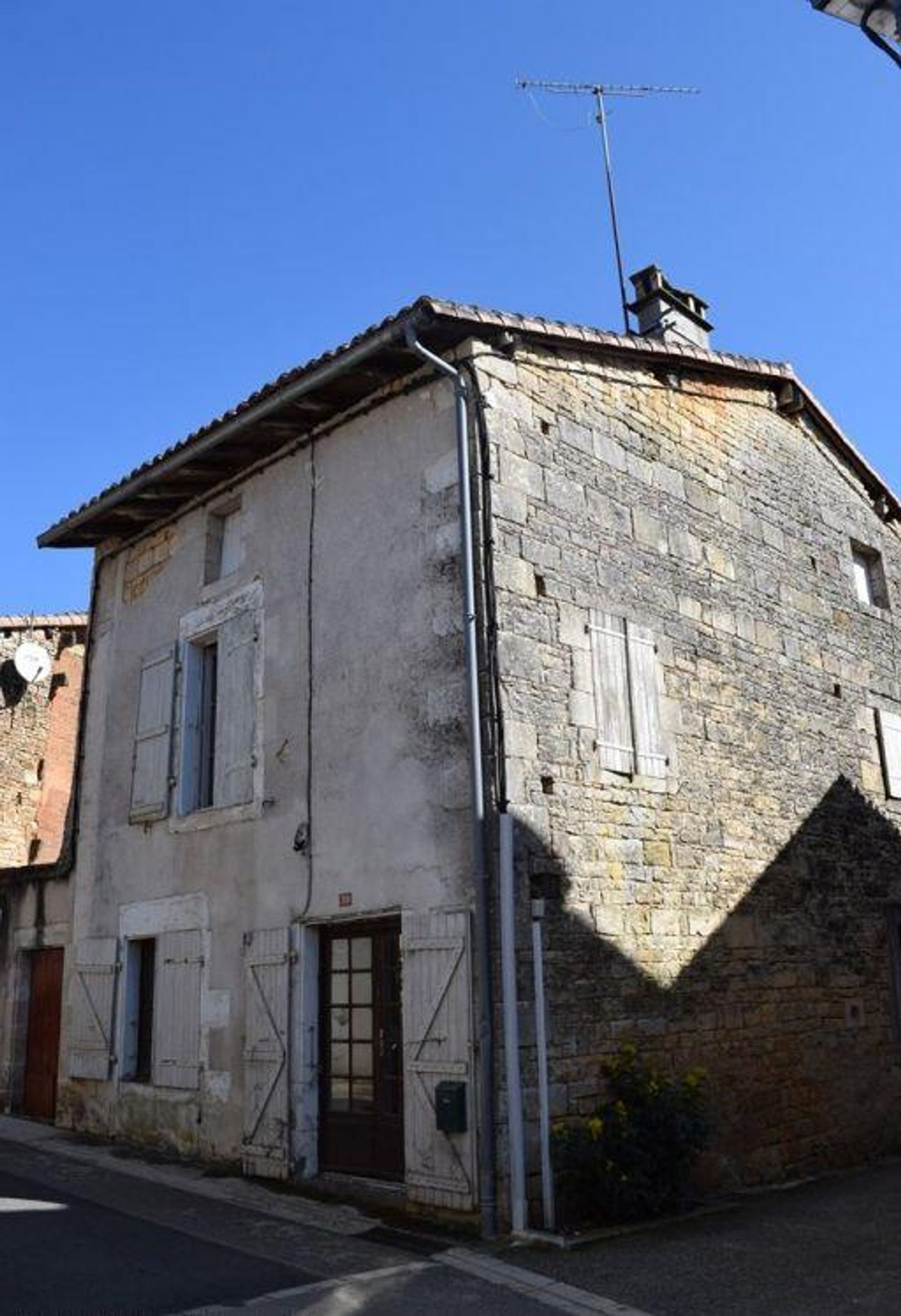 casa no Nanteuil-en-Vallee, Poitou-Charentes 10098400