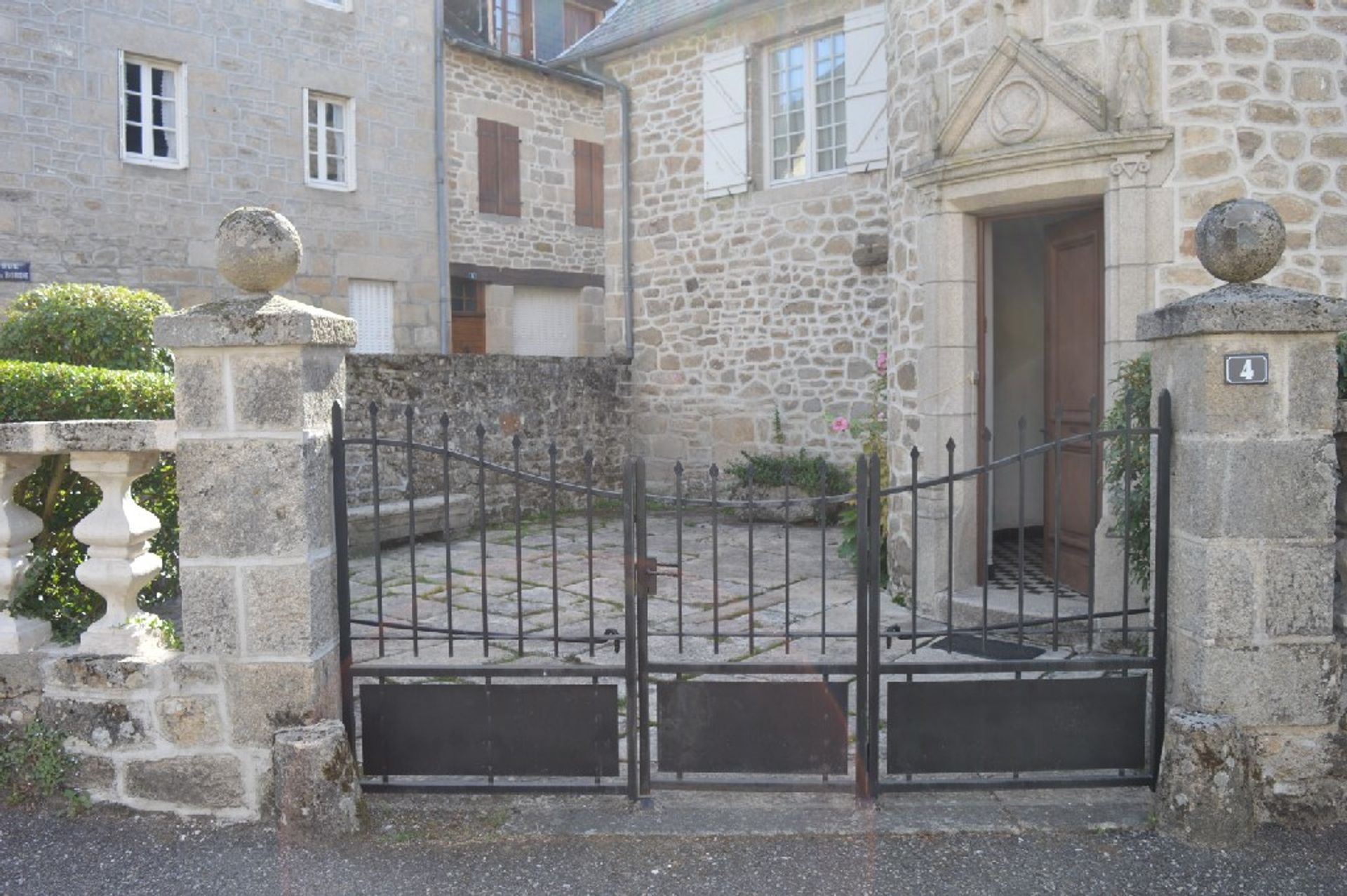 loger dans Treignac, Limousin 10098405