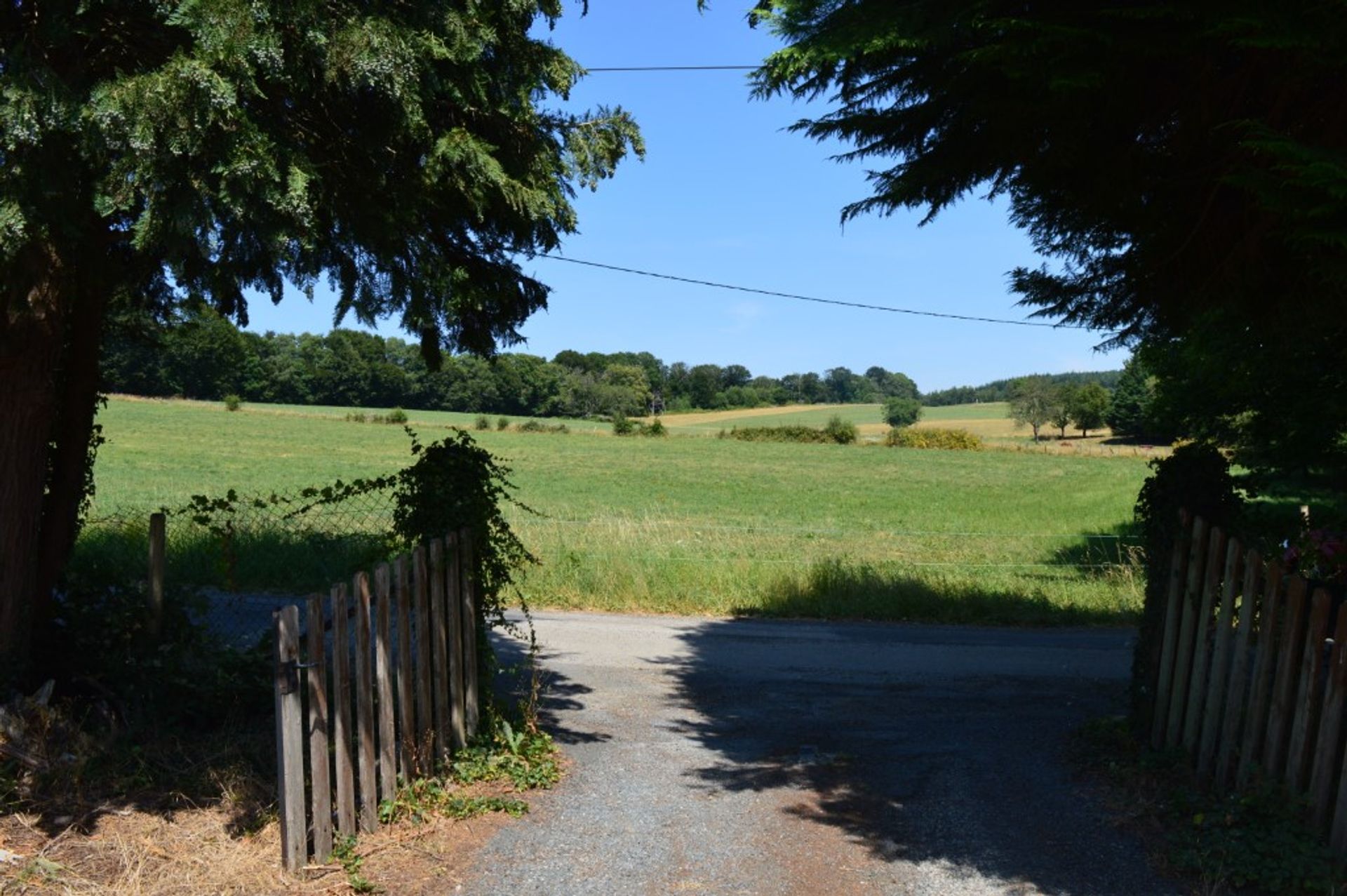 Будинок в La Croisille-sur-Briance, Nouvelle-Aquitaine 10098413