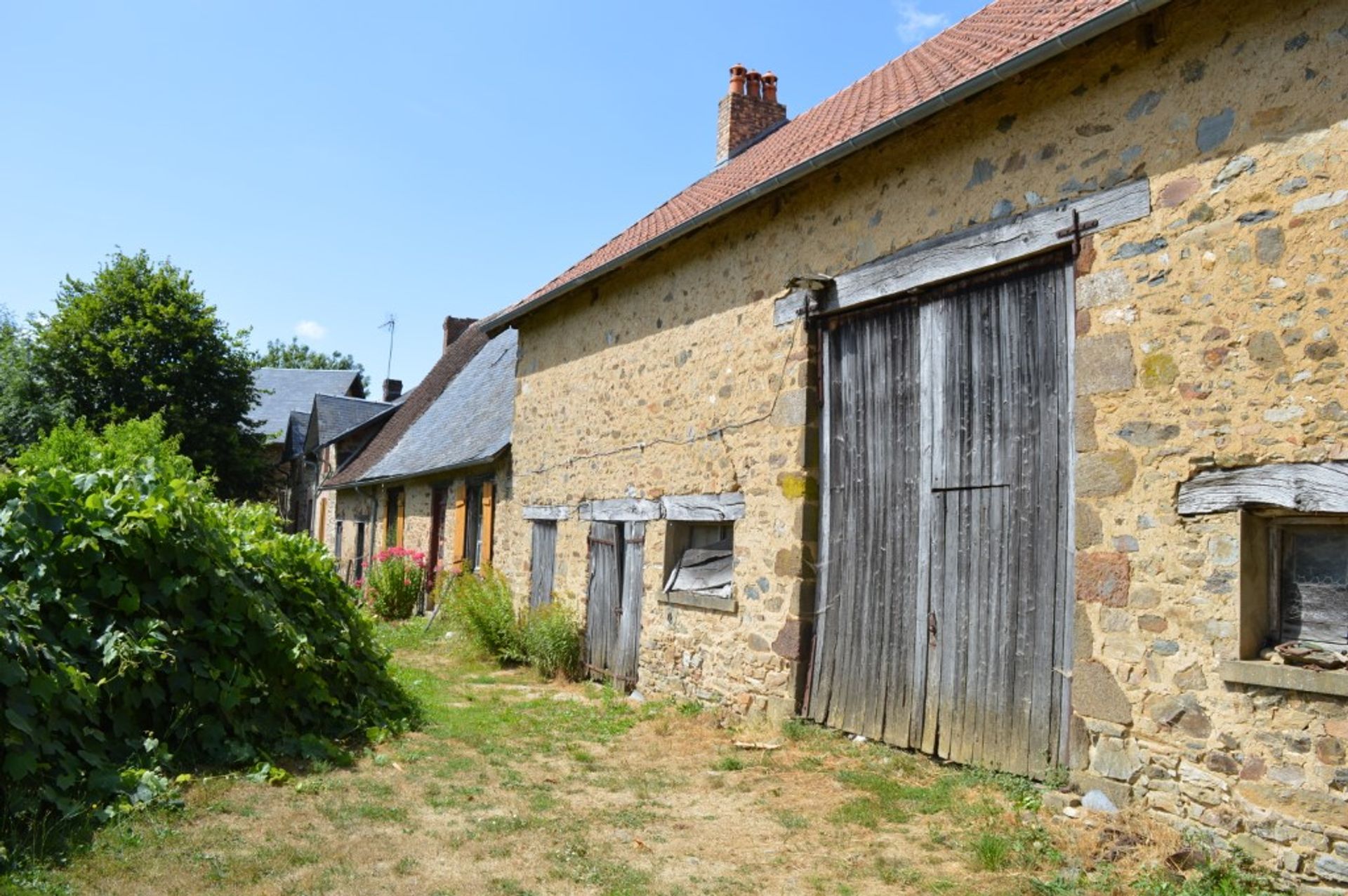 Будинок в La Croisille-sur-Briance, Nouvelle-Aquitaine 10098420