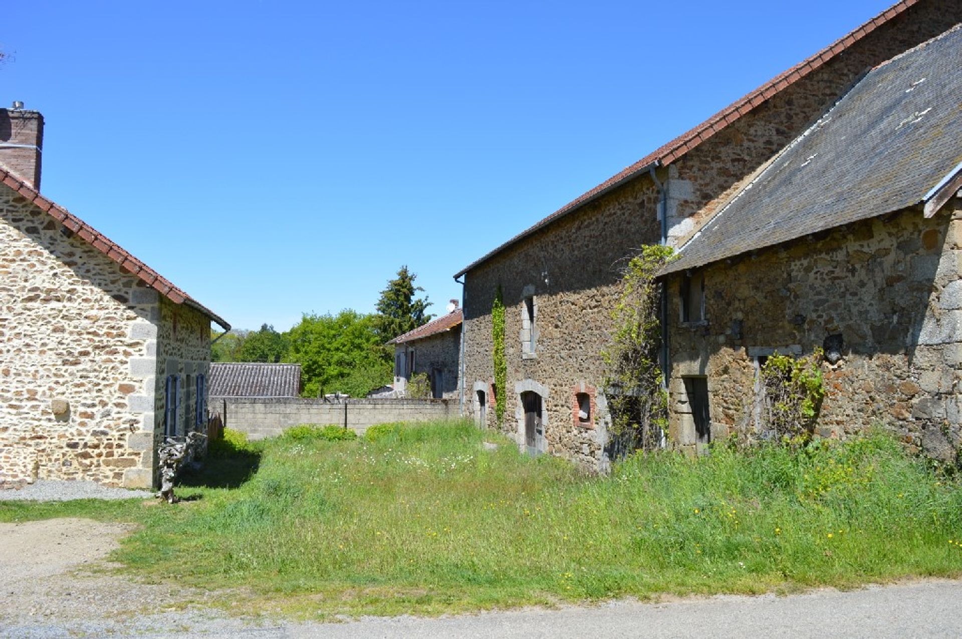 loger dans Bujaleuf, Limousin 10098429