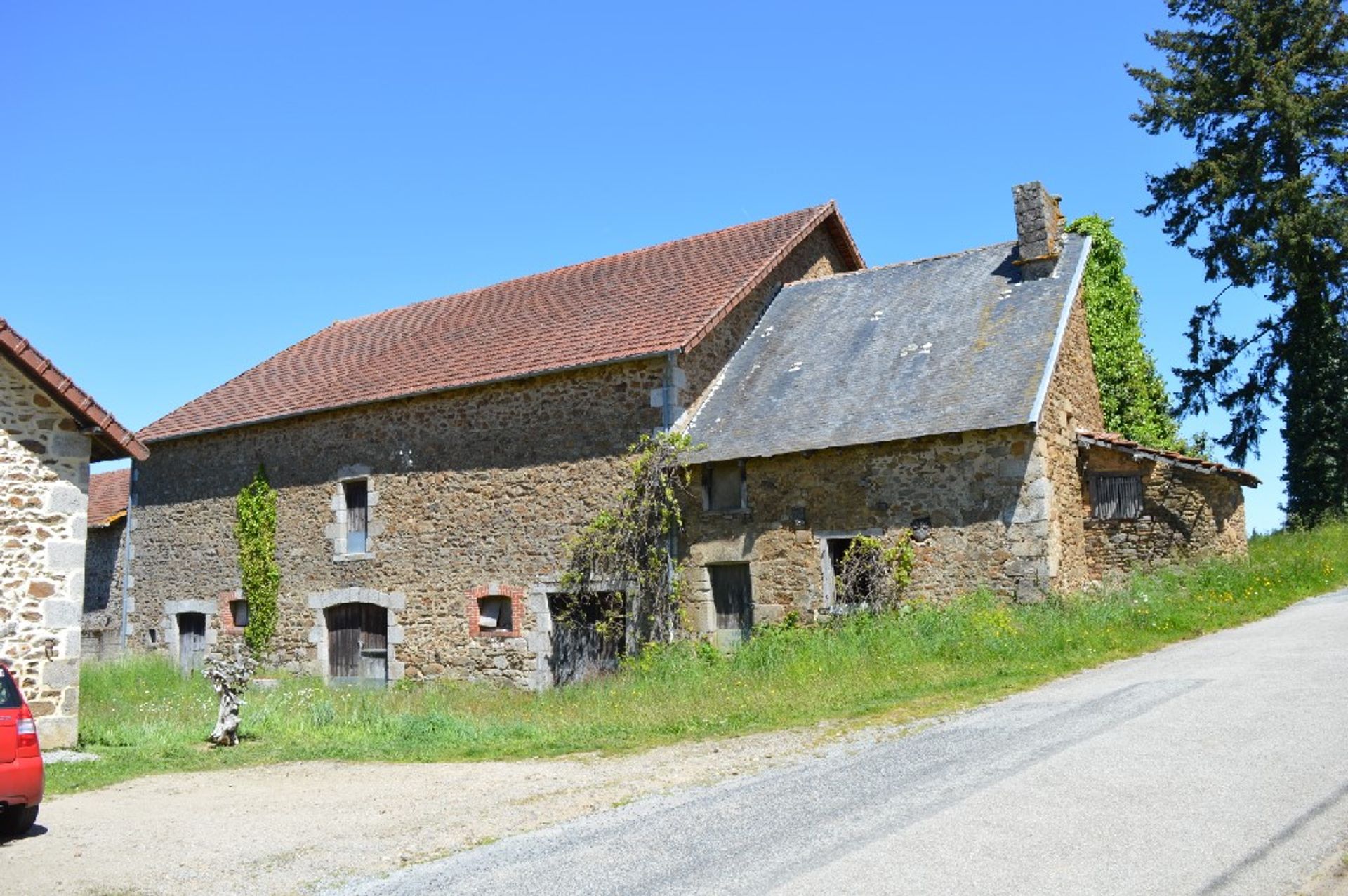 loger dans Bujaleuf, Limousin 10098429