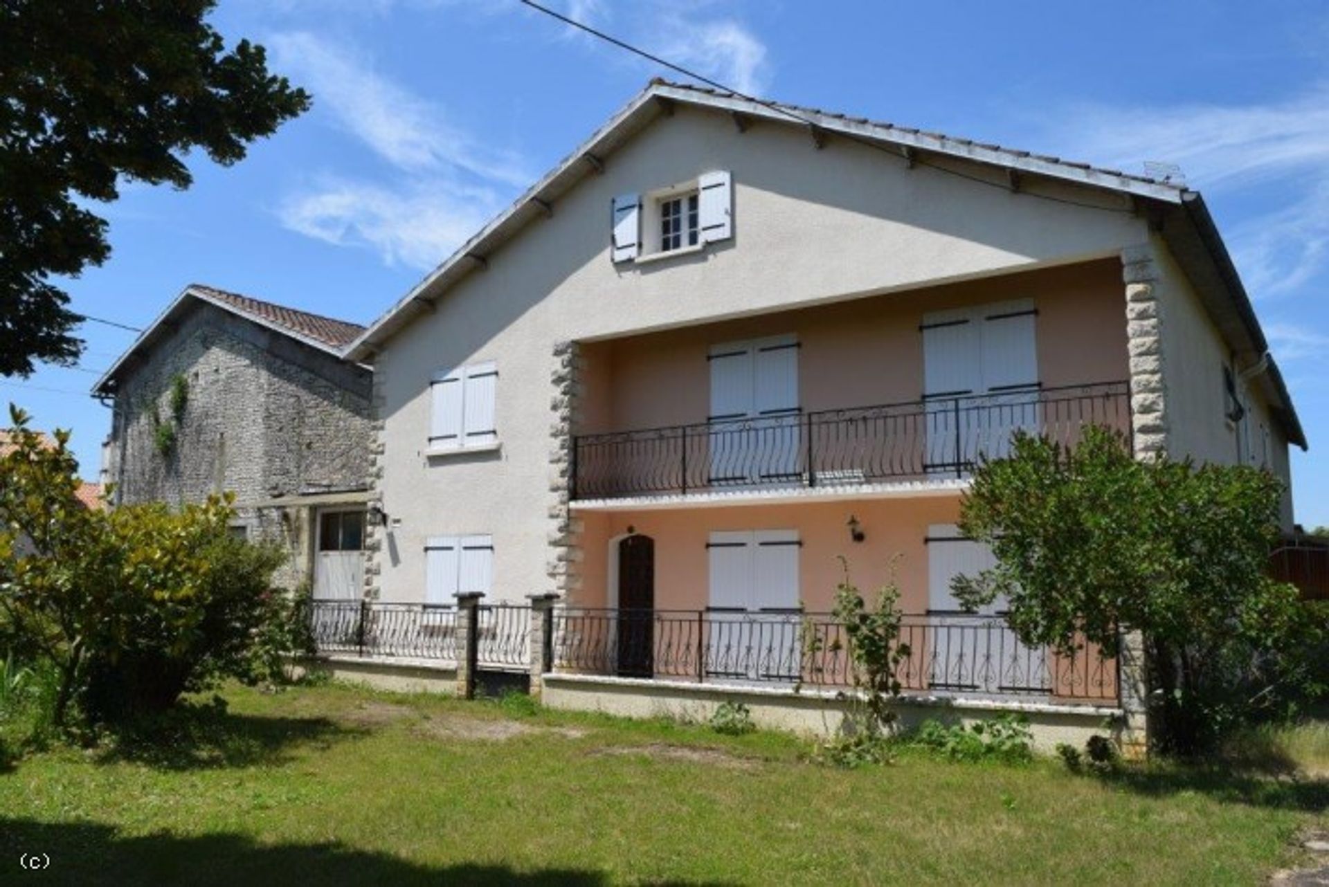 жилой дом в Verteuil-sur-Charente, Poitou-Charentes 10098444