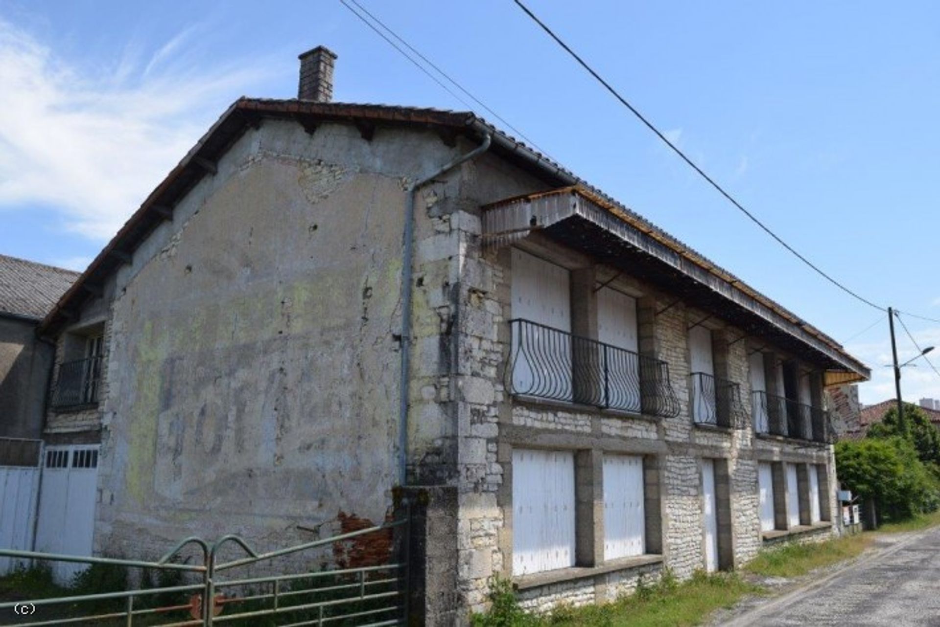 жилой дом в Verteuil-sur-Charente, Poitou-Charentes 10098444