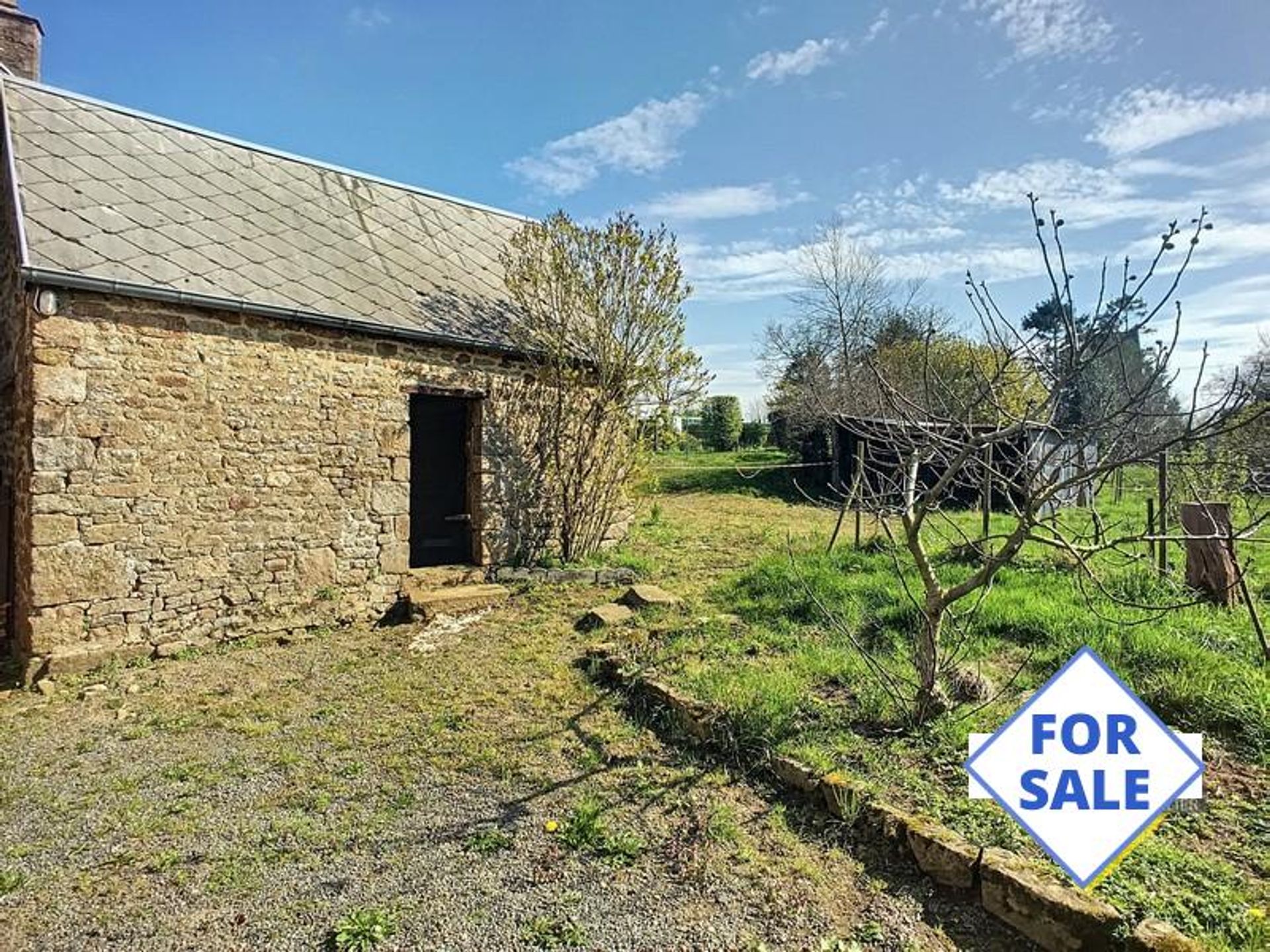 жилой дом в La Chapelle-Cecelin, Basse-Normandie 10098491